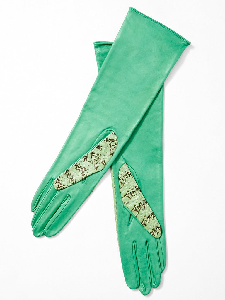 Vert Gants en python et cuir Yves Saint Laurent en vente