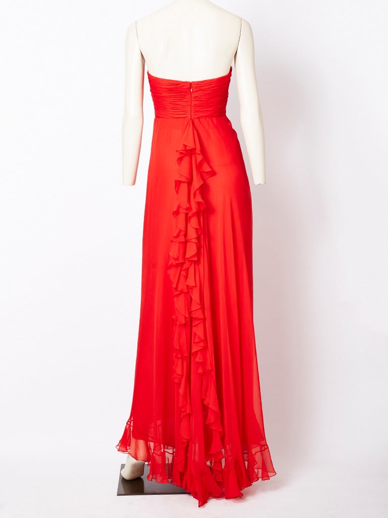 Oscar de la Renta Chiffon Gown with Ruffled Shawl In Excellent Condition In New York, NY