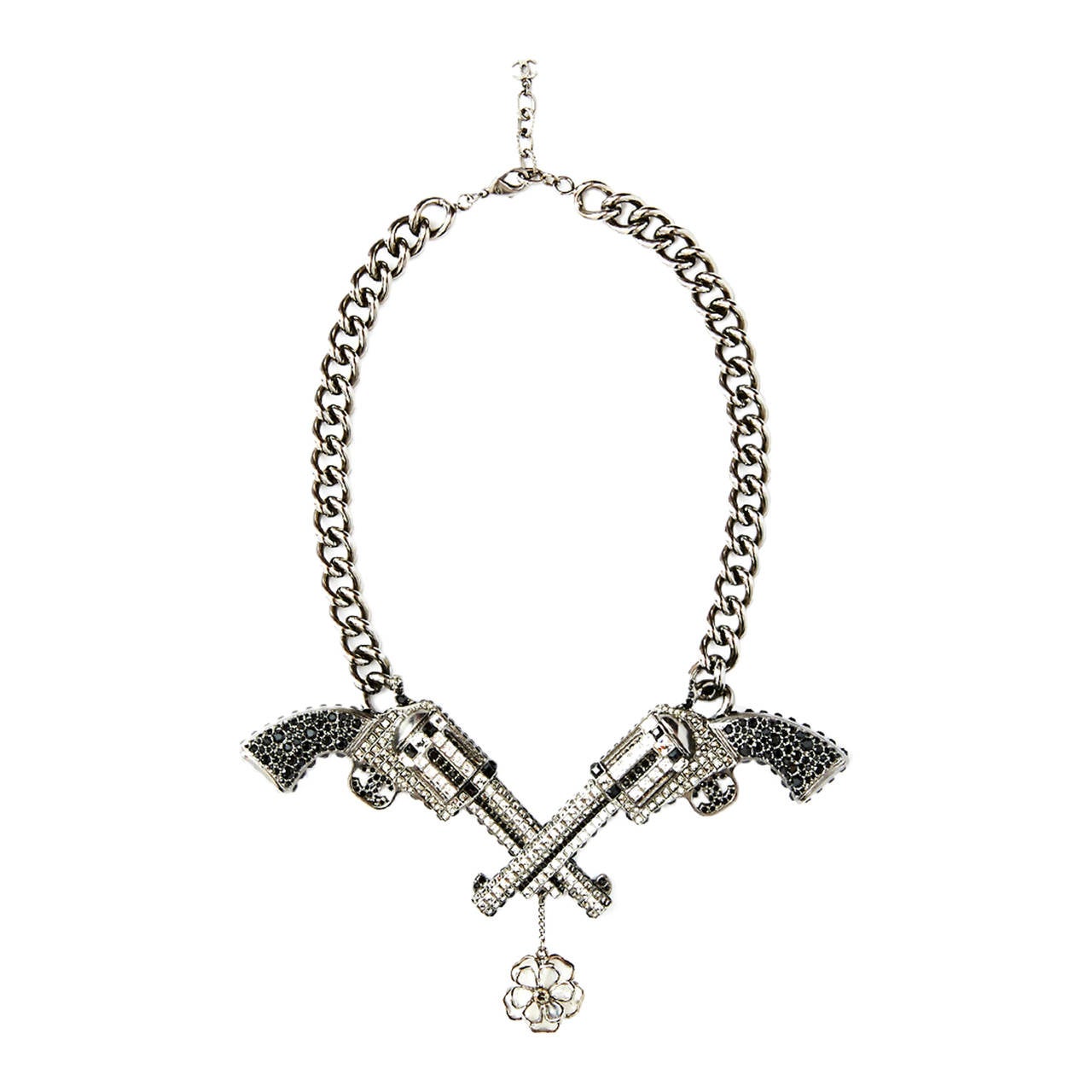 CHANEL TEXAS A NECKLACE88912 PENDANT PISTOL REVOLVER BOX GUN NECKLACE  Silvery Metal ref.329710 - Joli Closet