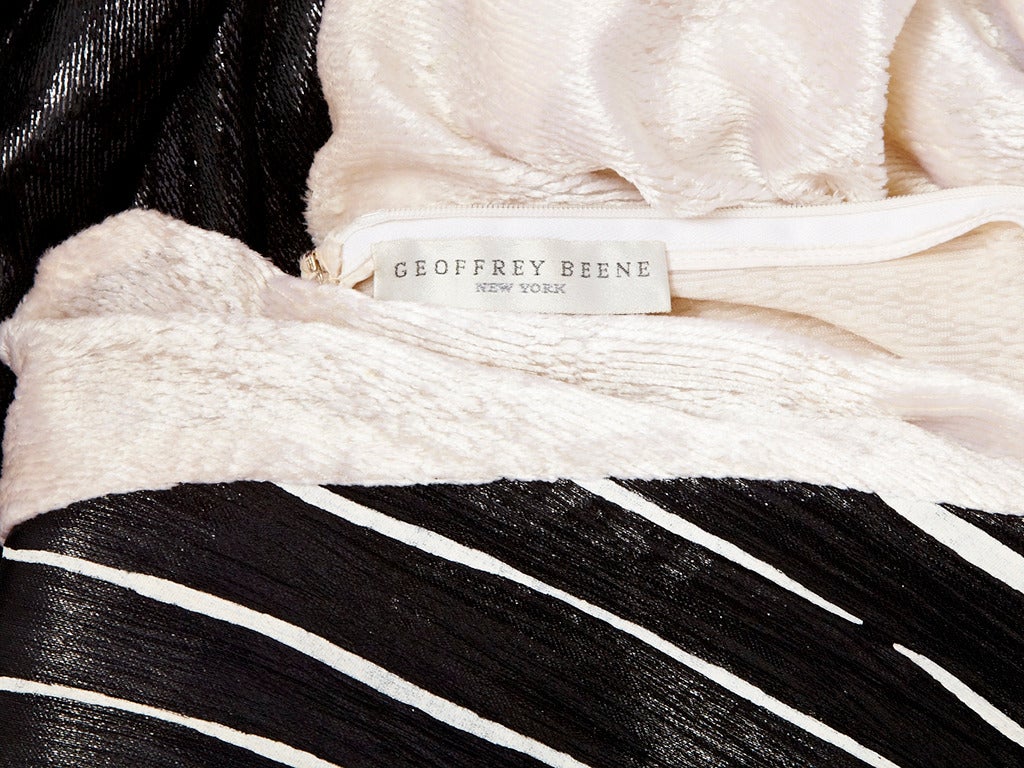 Goeffrey Beene Graphic Panne Velvet Gown In Excellent Condition In New York, NY