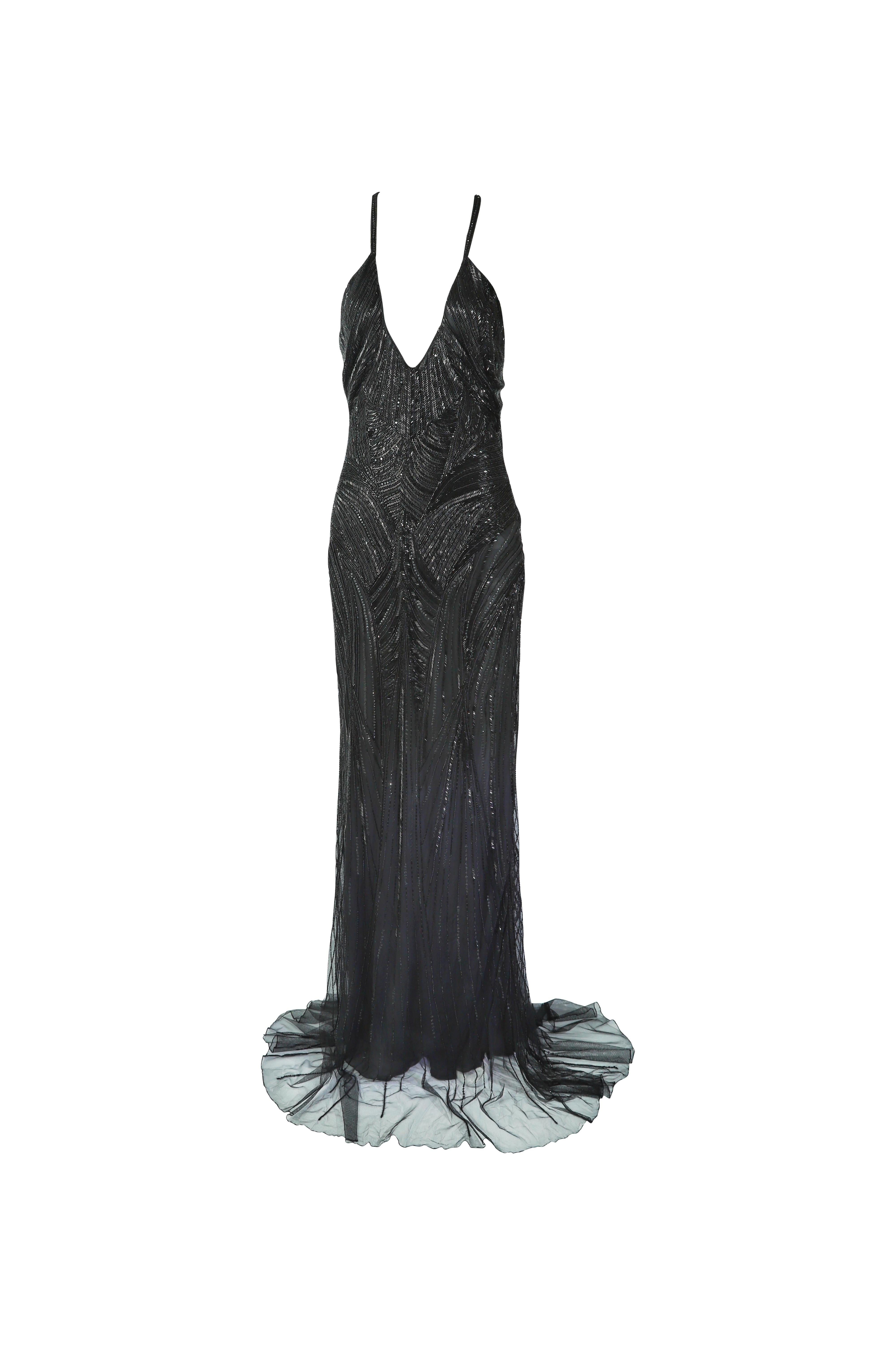 Ein exquisites, bodenlanges Abendkleid (Tagged prod. 2007 Spring), das zeitlose Raffinesse und Charme ausstrahlt. Das Kleid hat einen tiefen Ausschnitt mit zarten Spaghettiträgern, die eine schmeichelhafte und elegante nixenartige Silhouette