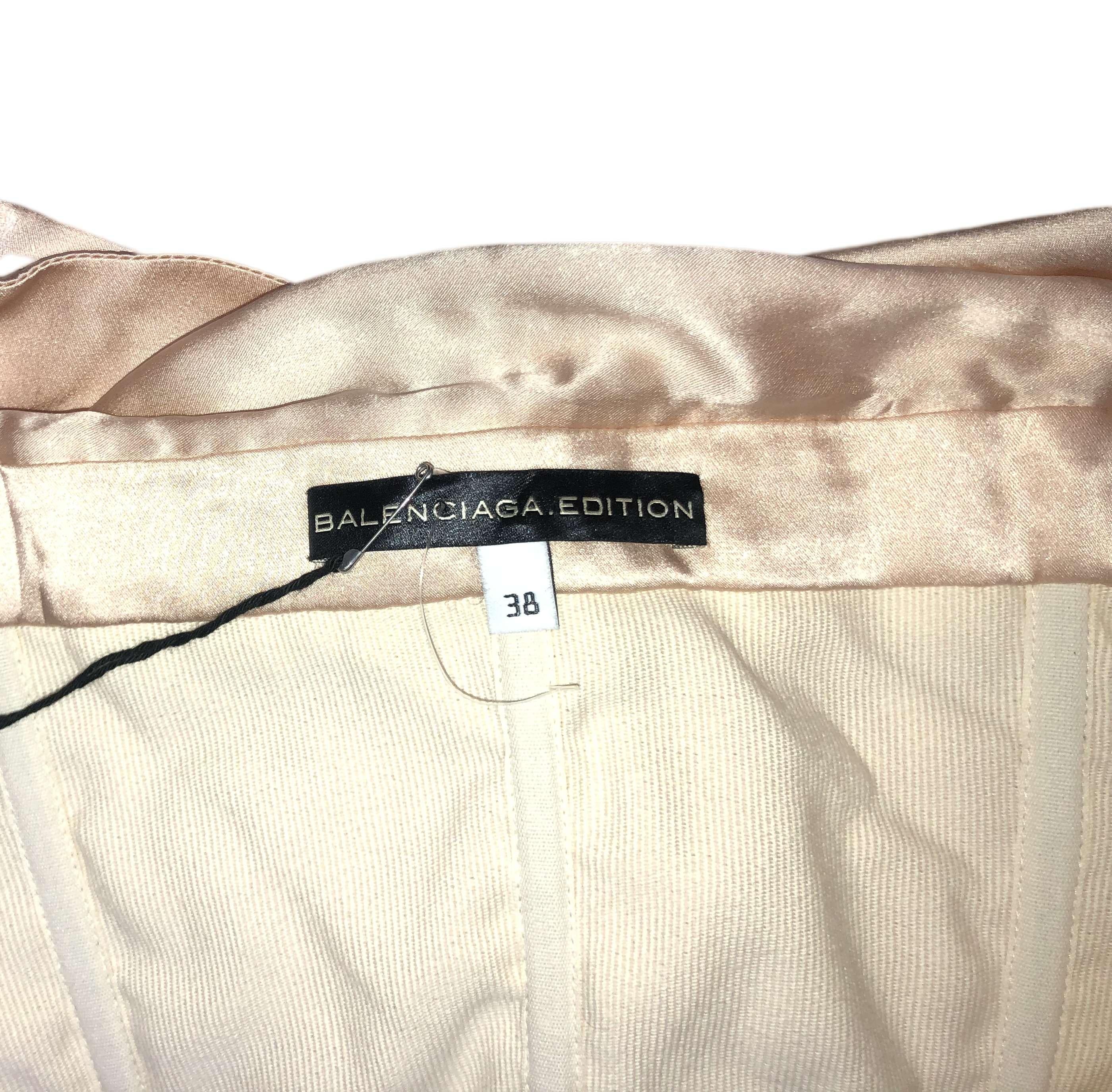 BALENCIAGA Museum Re-Edition 1960er Jahre Champagner Seide trägerlos drapiert Kleid im Angebot 10