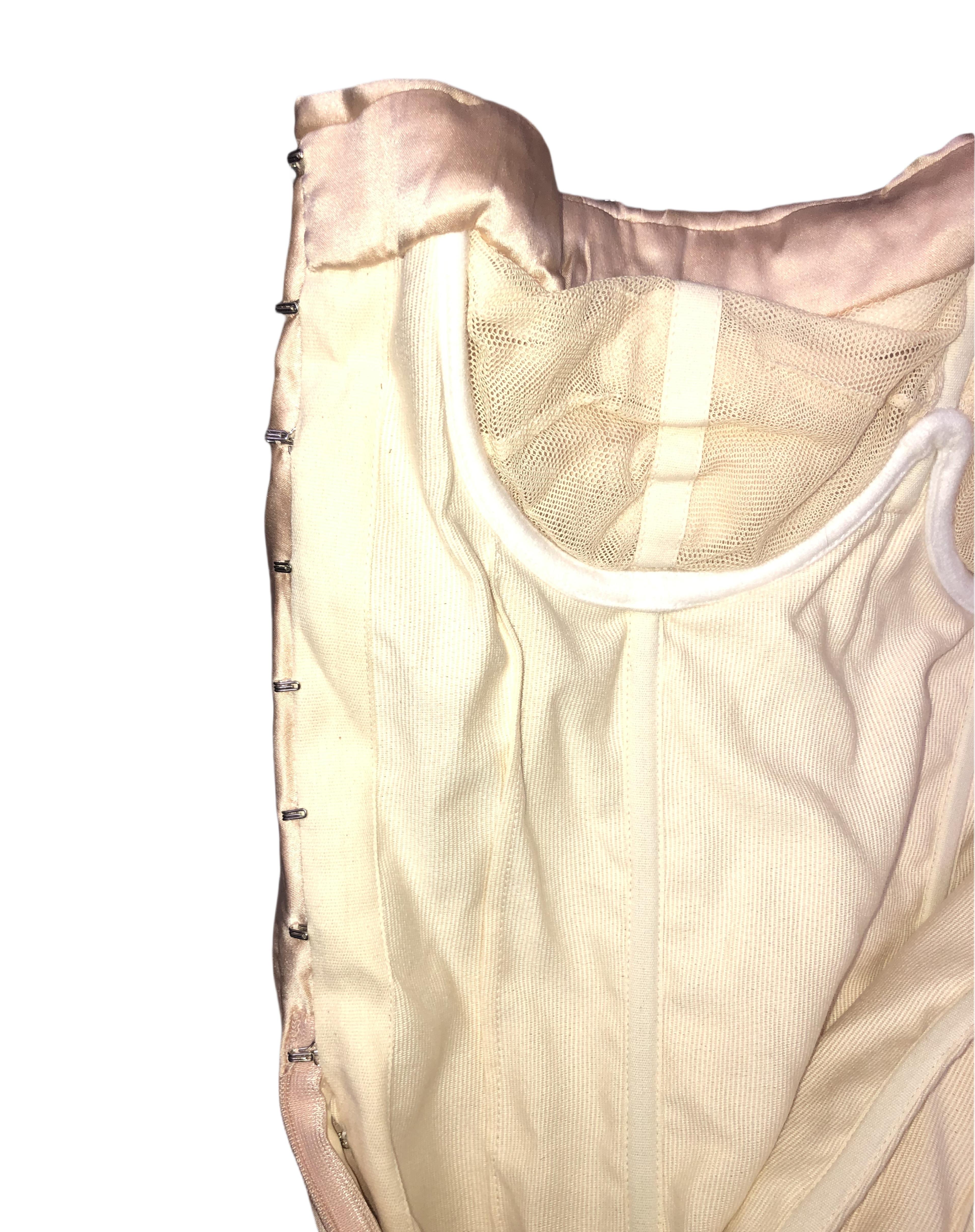 BALENCIAGA Museum Re-Edition 1960er Jahre Champagner Seide trägerlos drapiert Kleid im Angebot 8