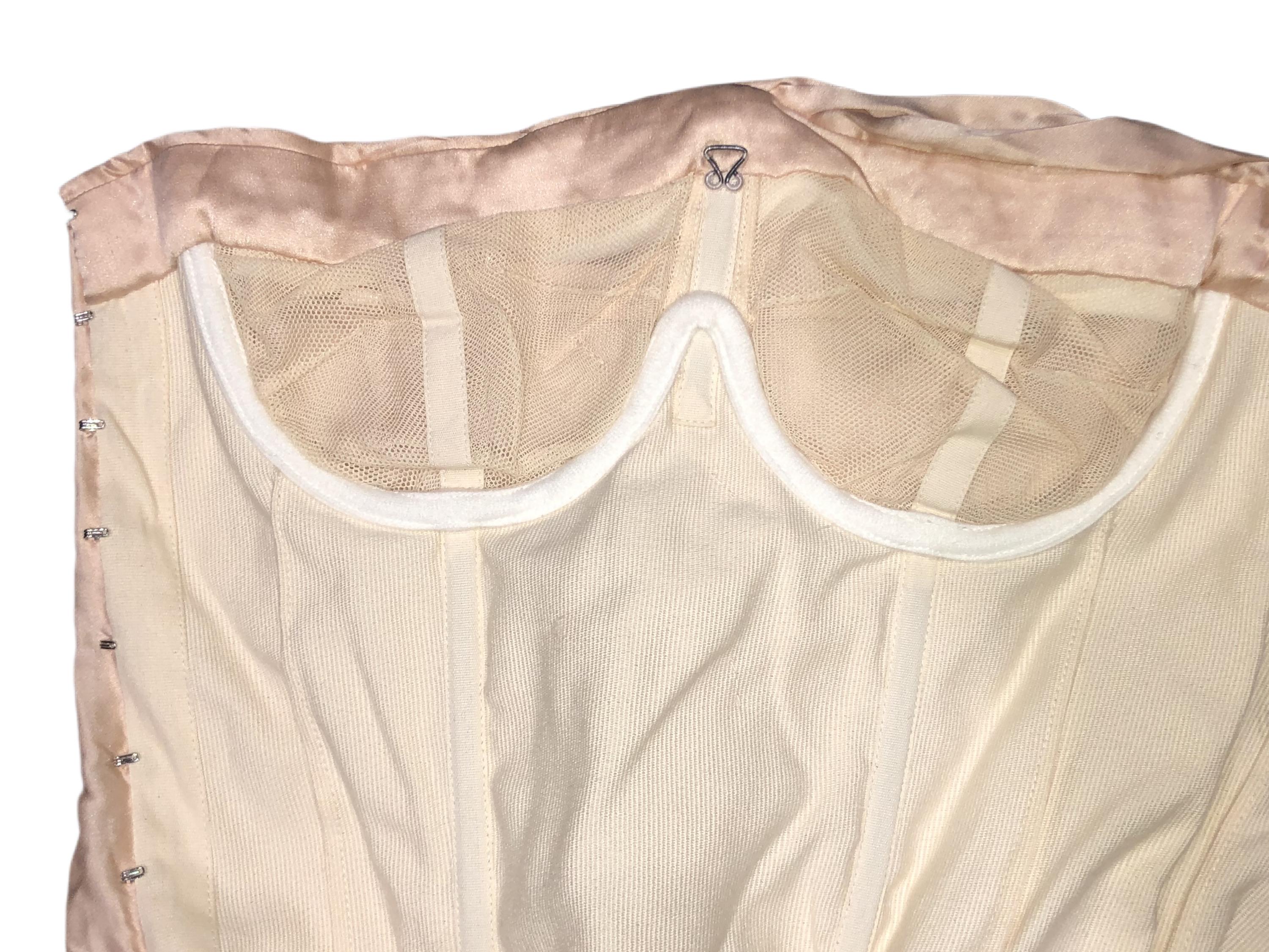 BALENCIAGA Museum Re-Edition 1960er Jahre Champagner Seide trägerlos drapiert Kleid im Angebot 7
