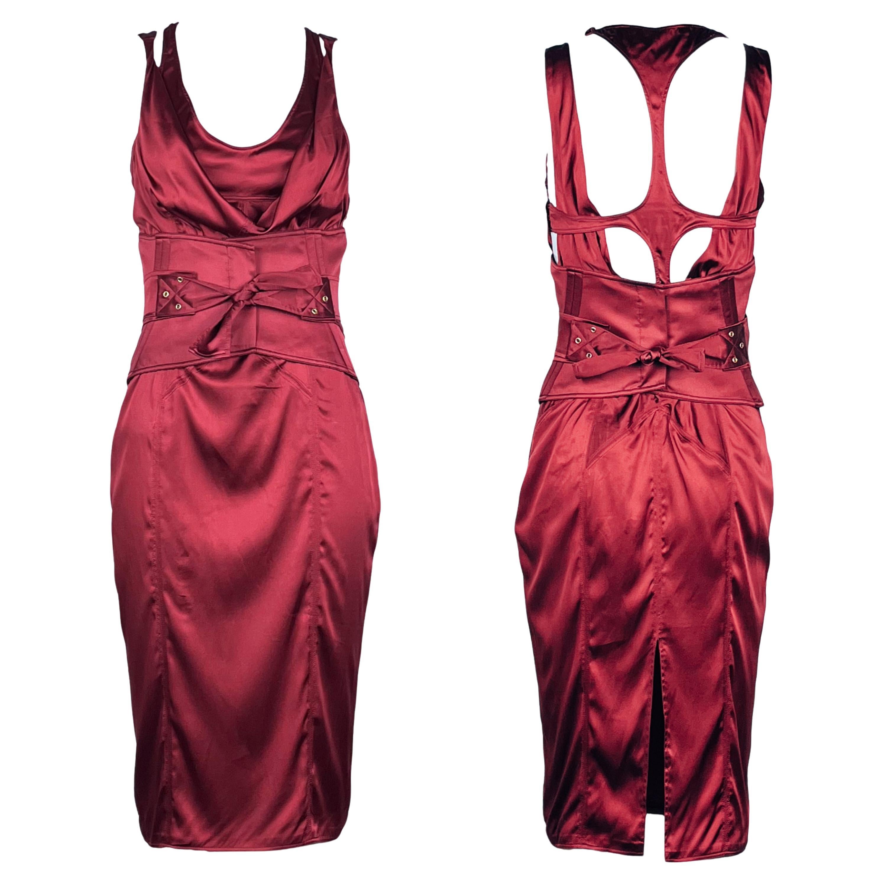 GUCCI By Tom Ford F/w 2003 Robe en satin rouge foncé avec corset NICOLE KIDMAN
