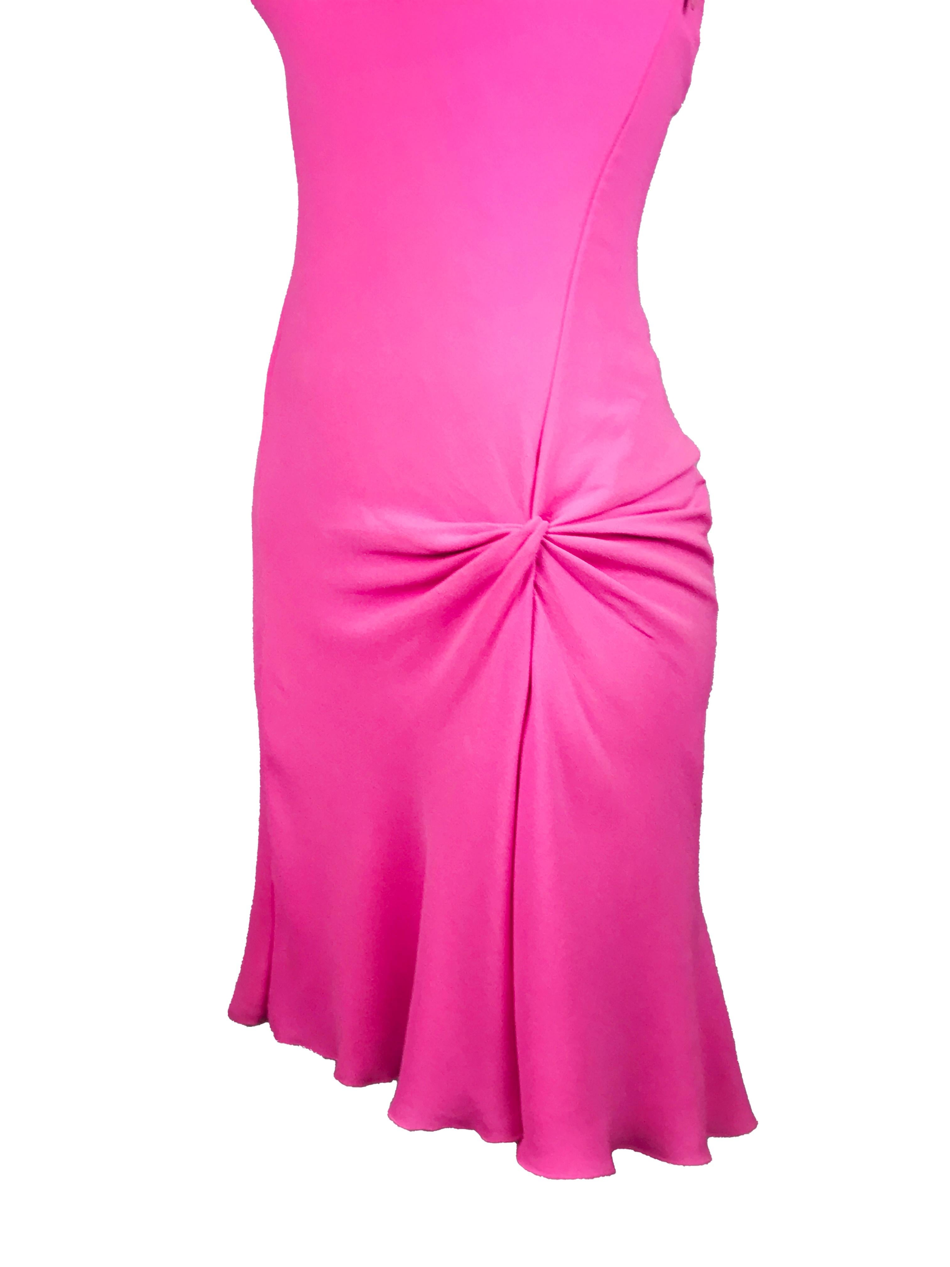 Gianni Versace Couture F/H 2002 Robe rose à une épaule avec détails noués en vente 5