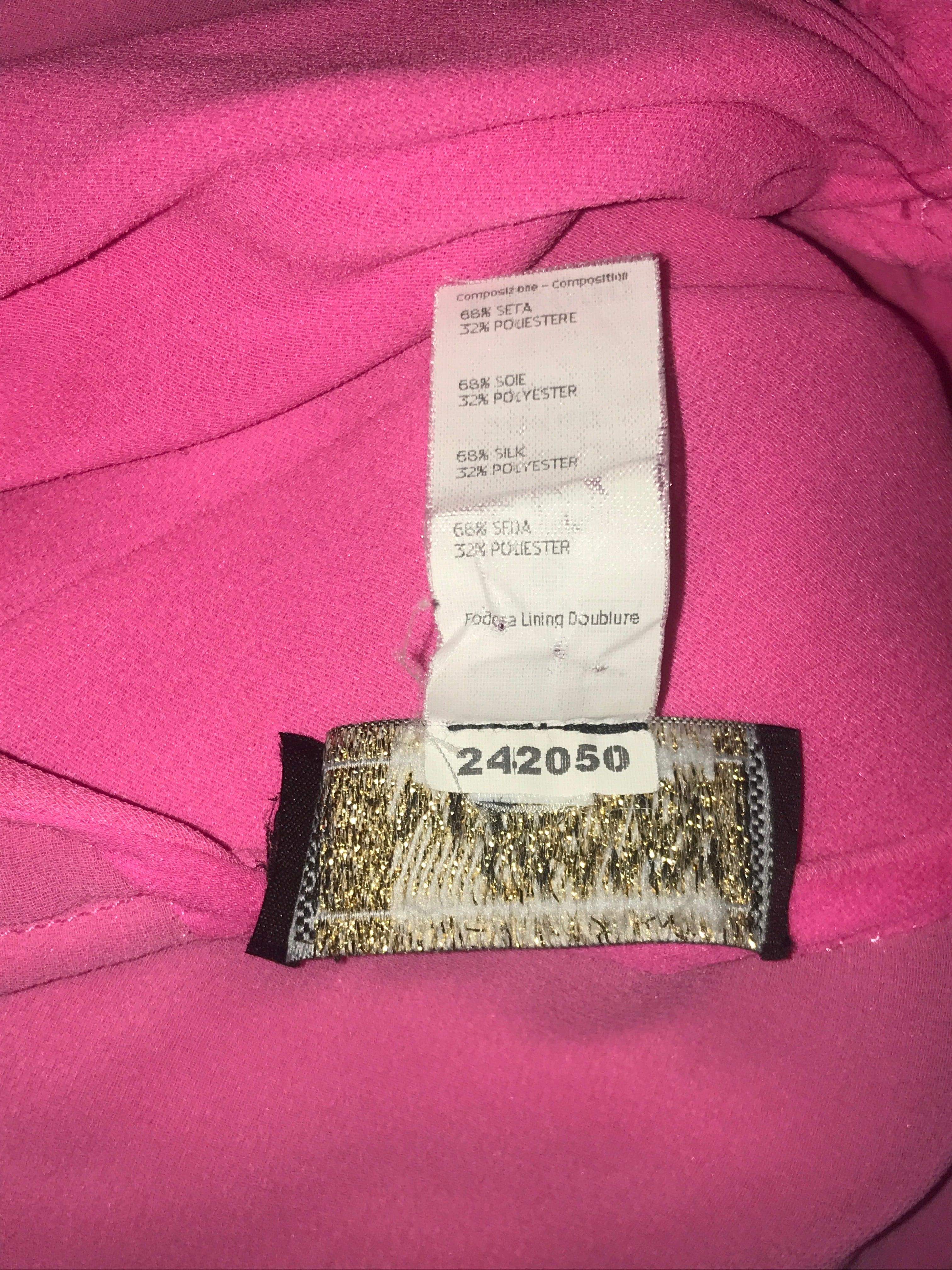 Gianni Versace Couture F/H 2002 Robe rose à une épaule avec détails noués en vente 8