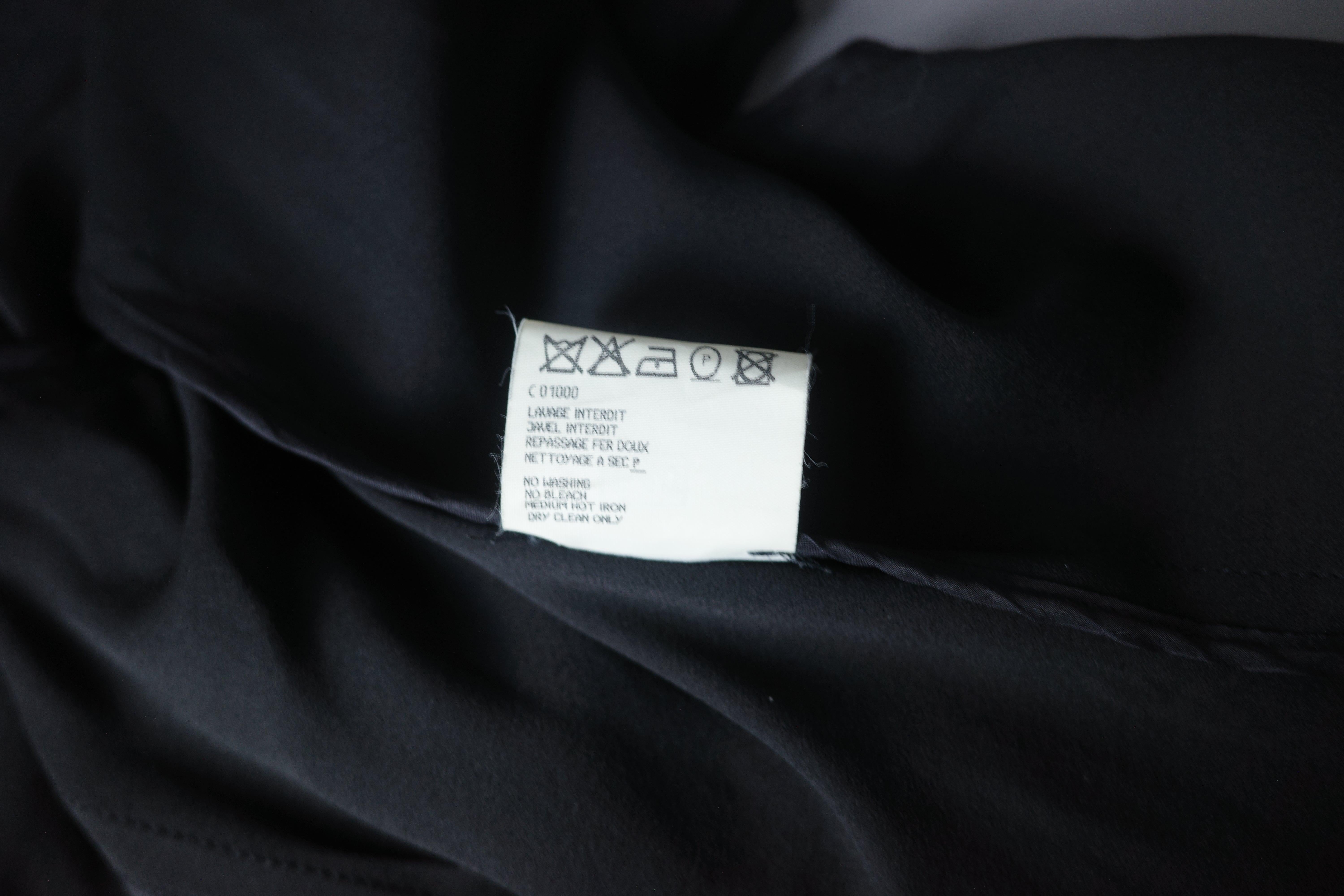YVES SAINT LAURENT F/W 2002 Schwarzes gerafftes Seidenoberteil x Rock Set im Angebot 12