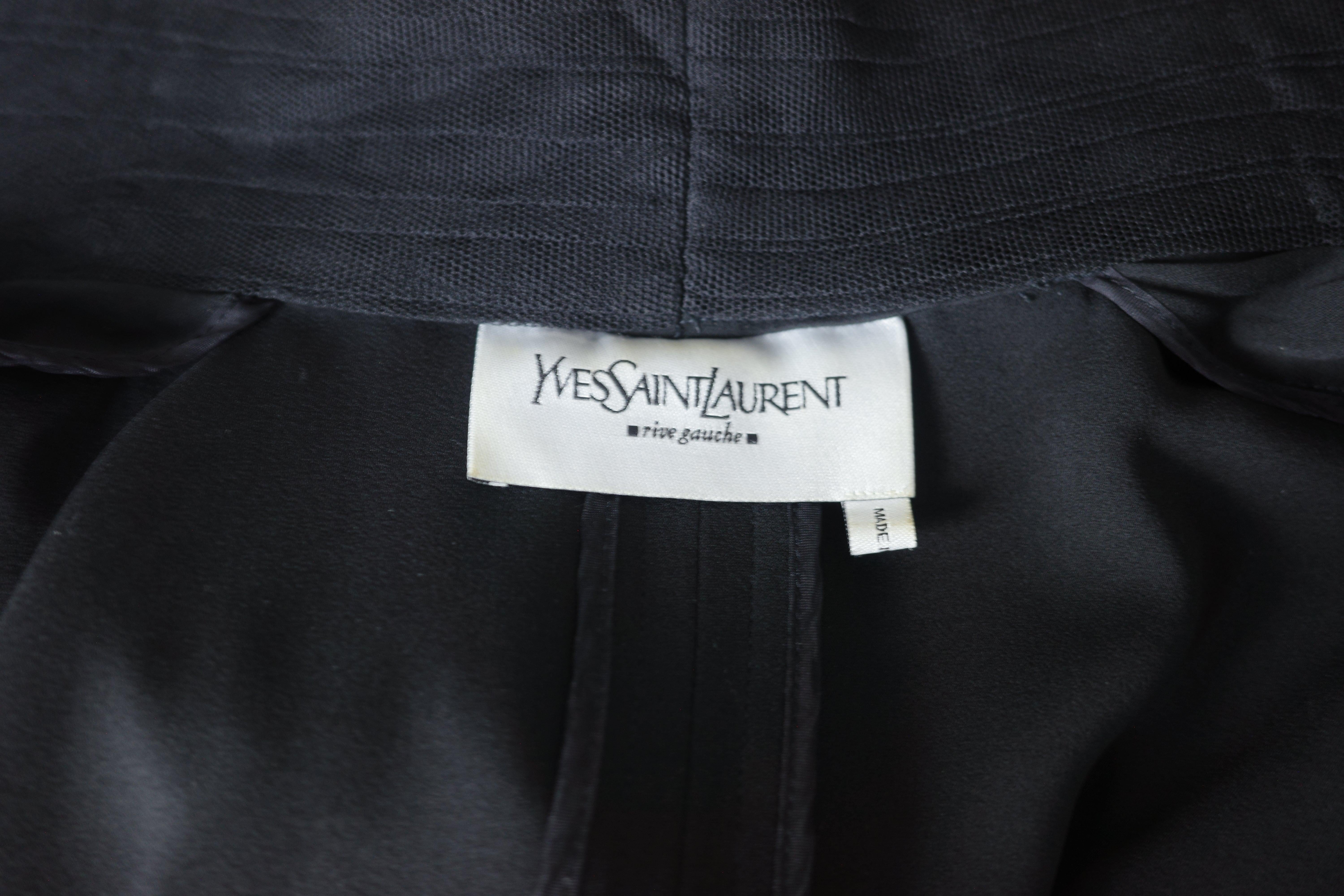 YVES SAINT LAURENT F/W 2002 Schwarzes gerafftes Seidenoberteil x Rock Set im Angebot 11