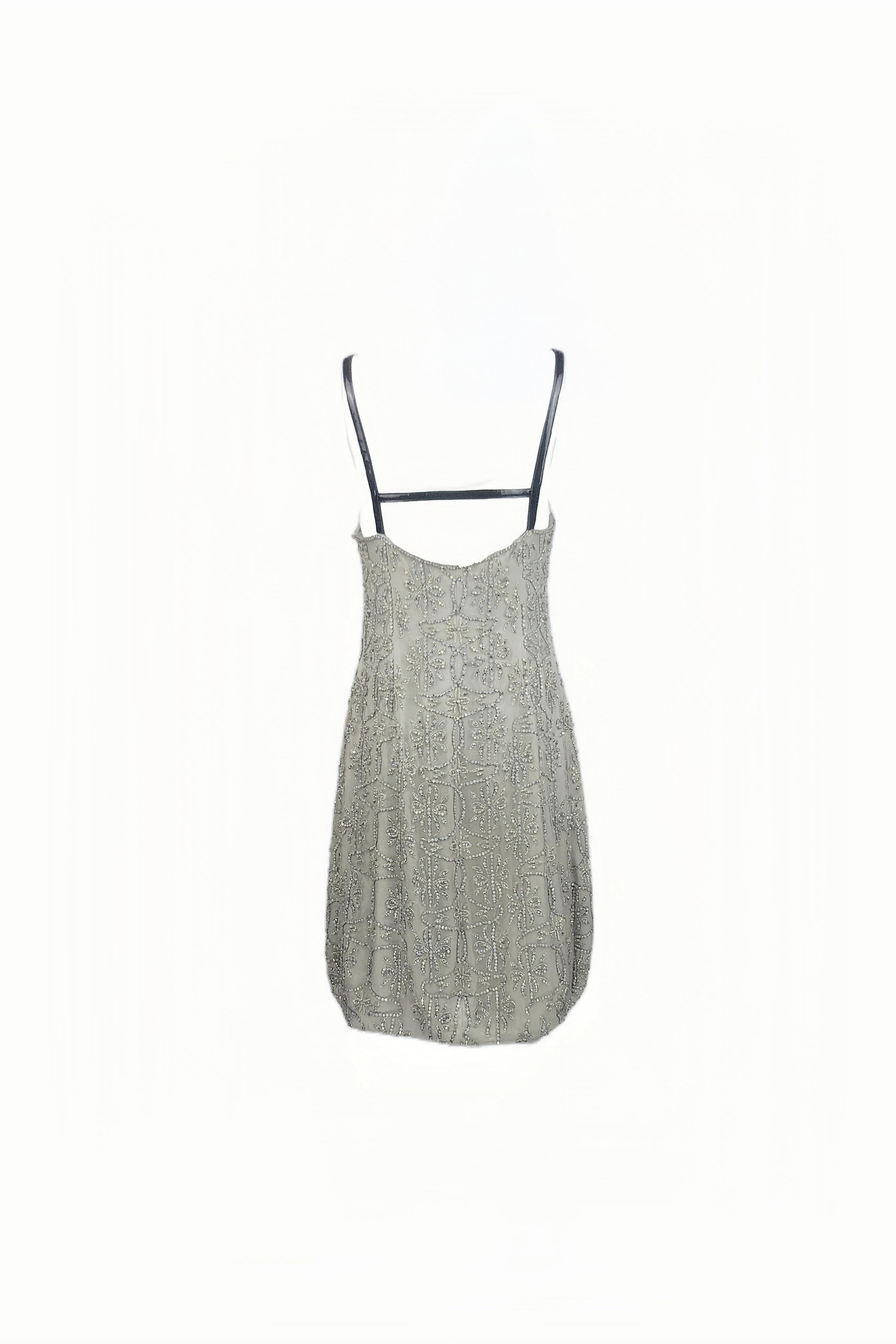 GIORGIO ARMANI F/W 2007 Taubengraues, mit Kristallen besetztes Perlenkleid im Angebot 1