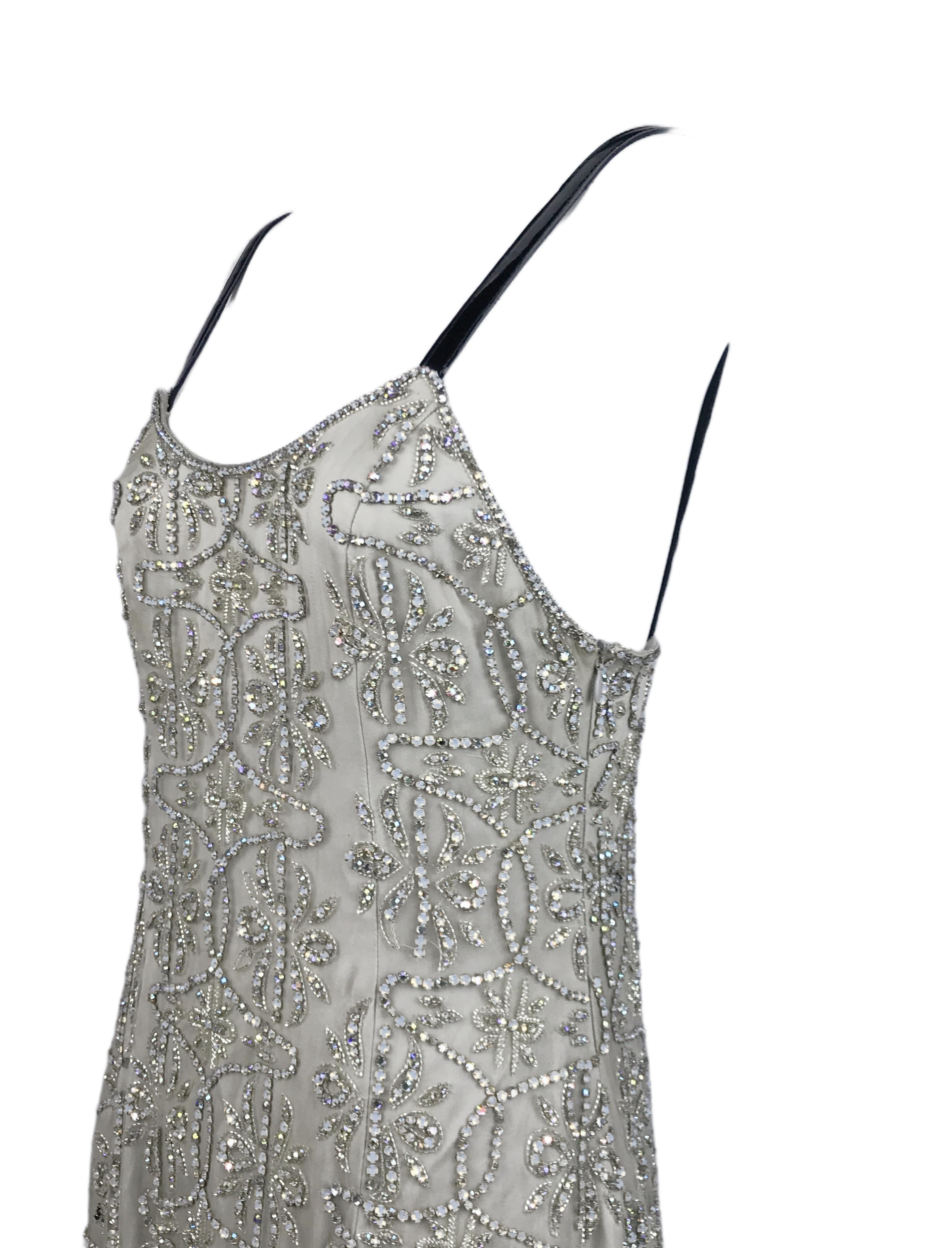 GIORGIO ARMANI F/W 2007 Taubengraues, mit Kristallen besetztes Perlenkleid im Angebot 4