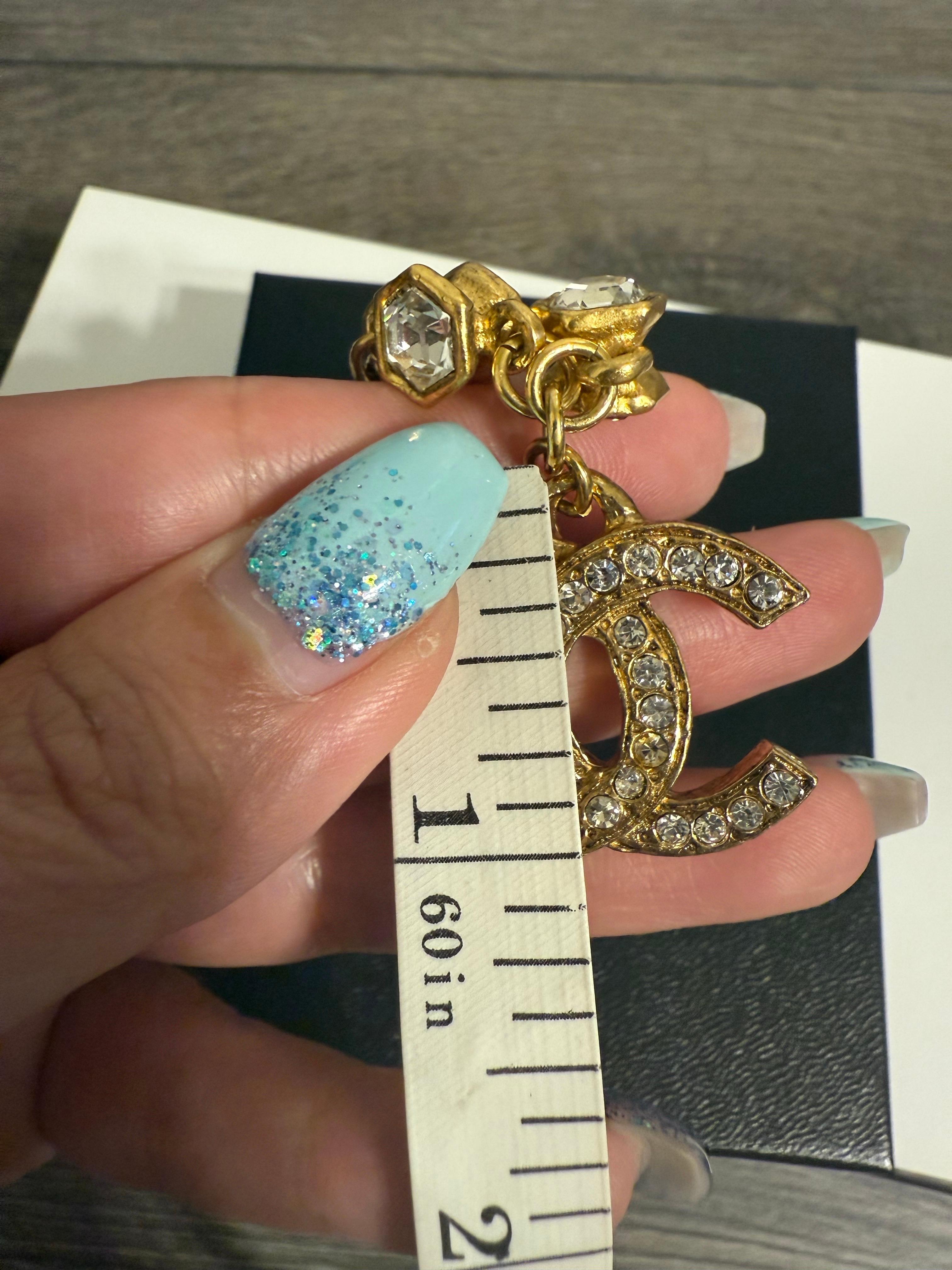 Collana Chanel Vintage con cristalli e catena d'oro in vendita 4