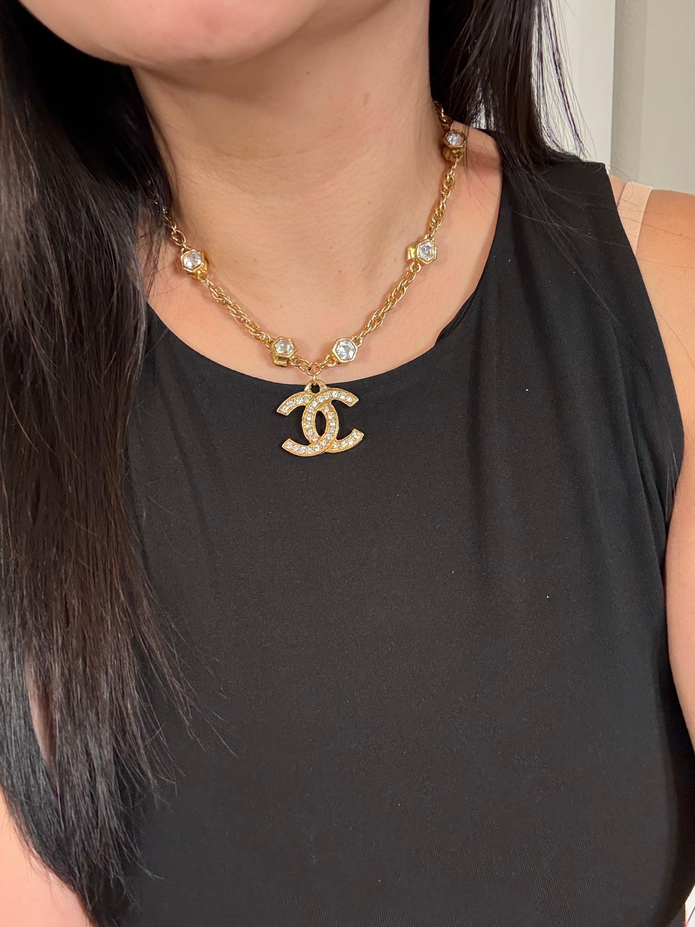 da uomo o donna Collana Chanel Vintage con cristalli e catena d'oro in vendita