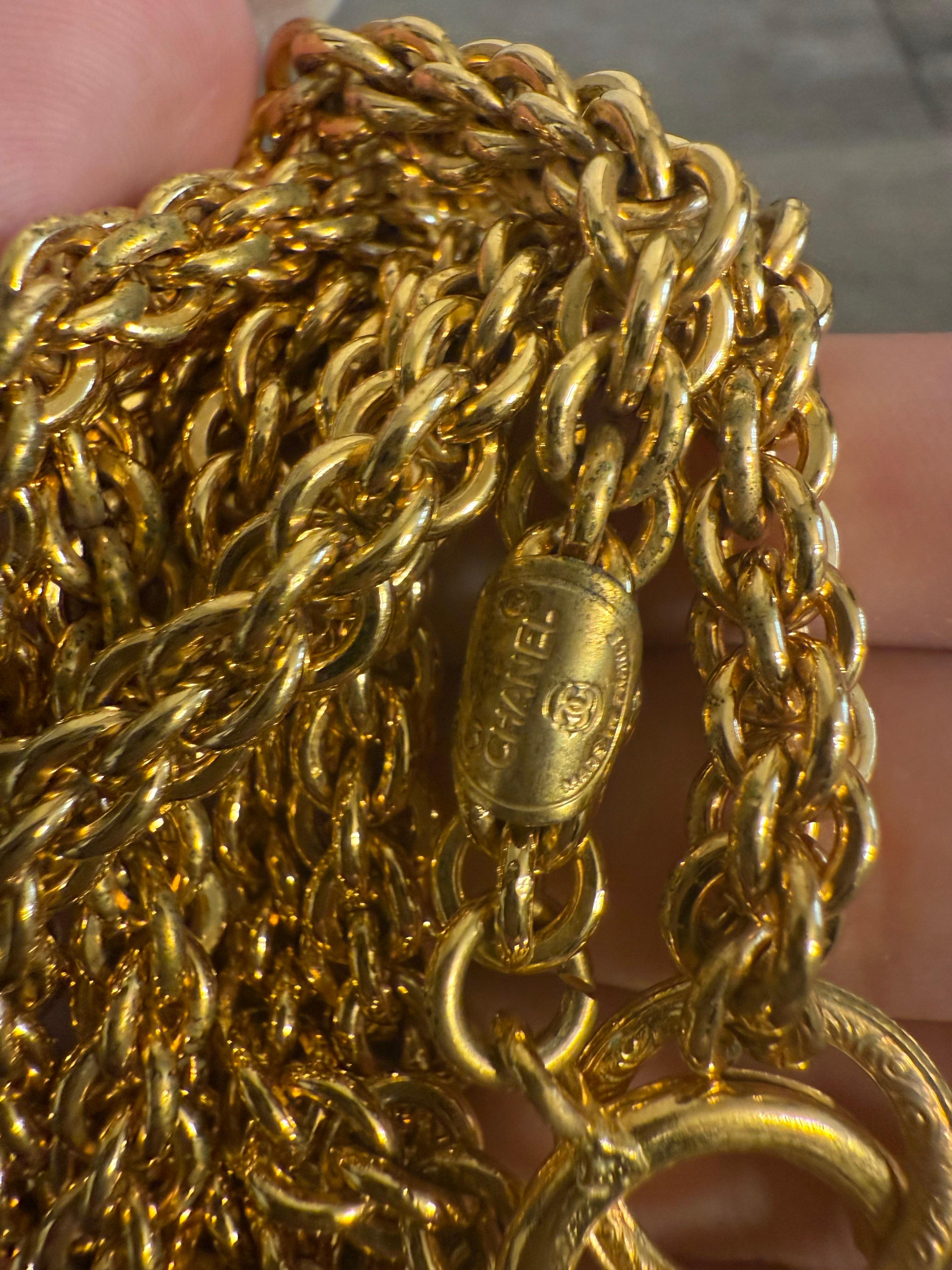 Collana a catena con ciondolo a sfera Chanel Vintage Gold CC in vendita 4