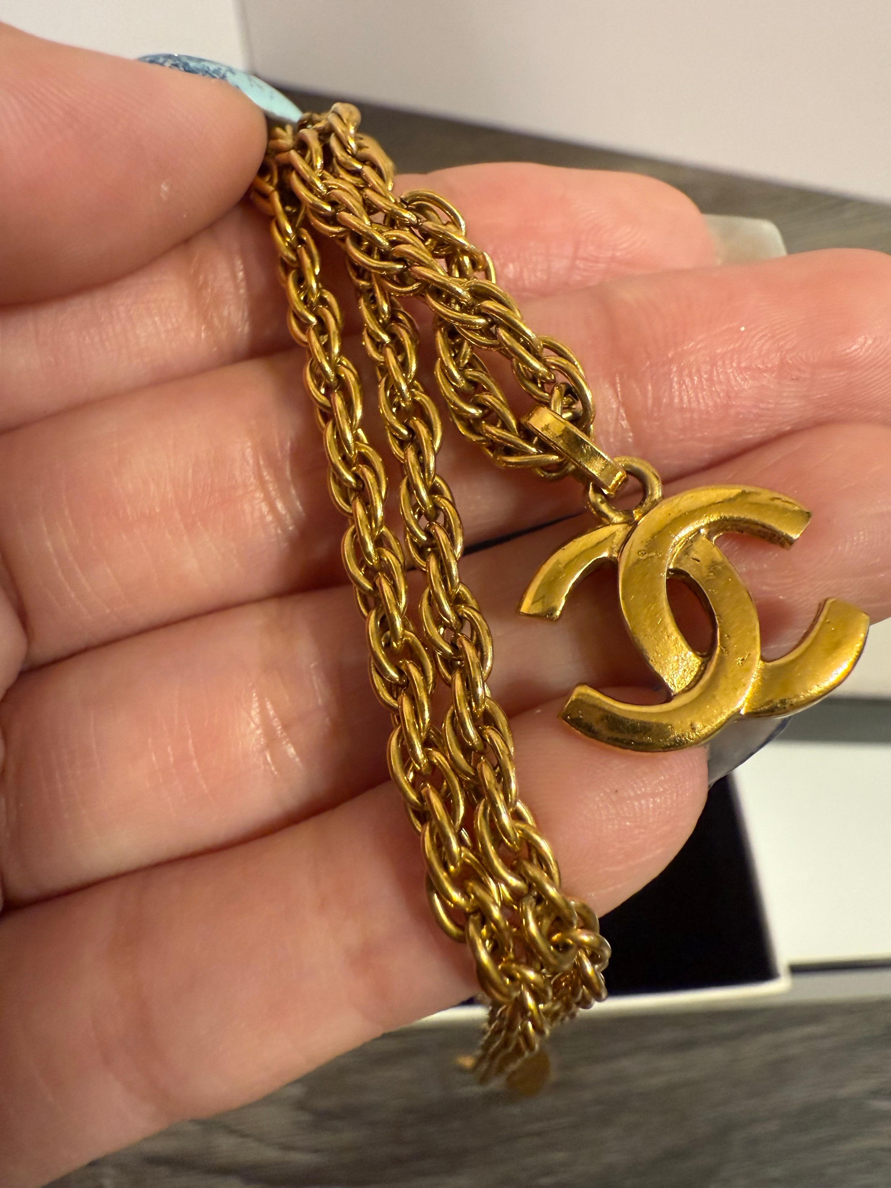 Collana con ciondolo CC in oro vintage di Chanel, anni 1990-2000 in vendita 2