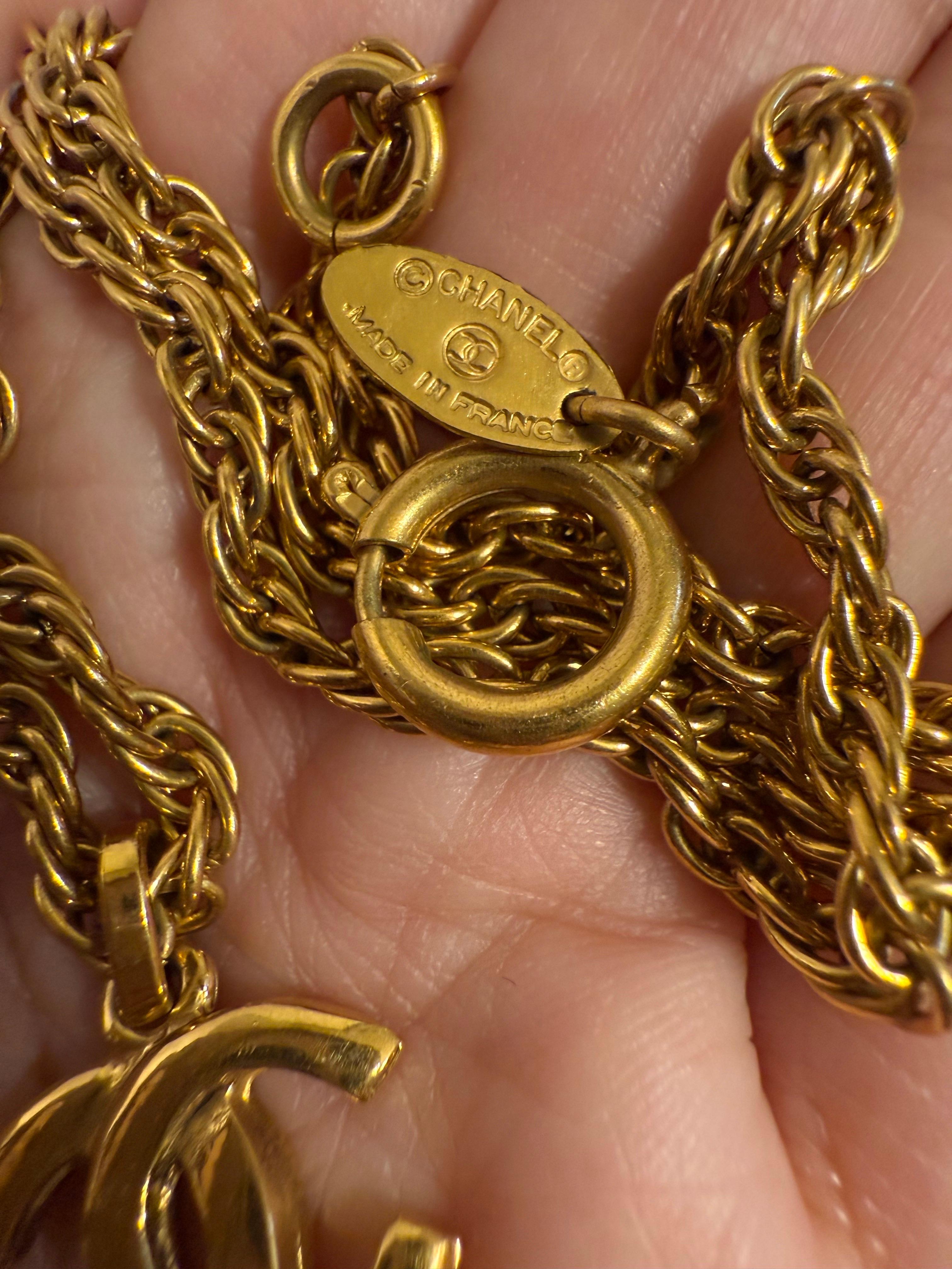 Collana con ciondolo CC in oro vintage di Chanel, anni 1990-2000 in vendita 4