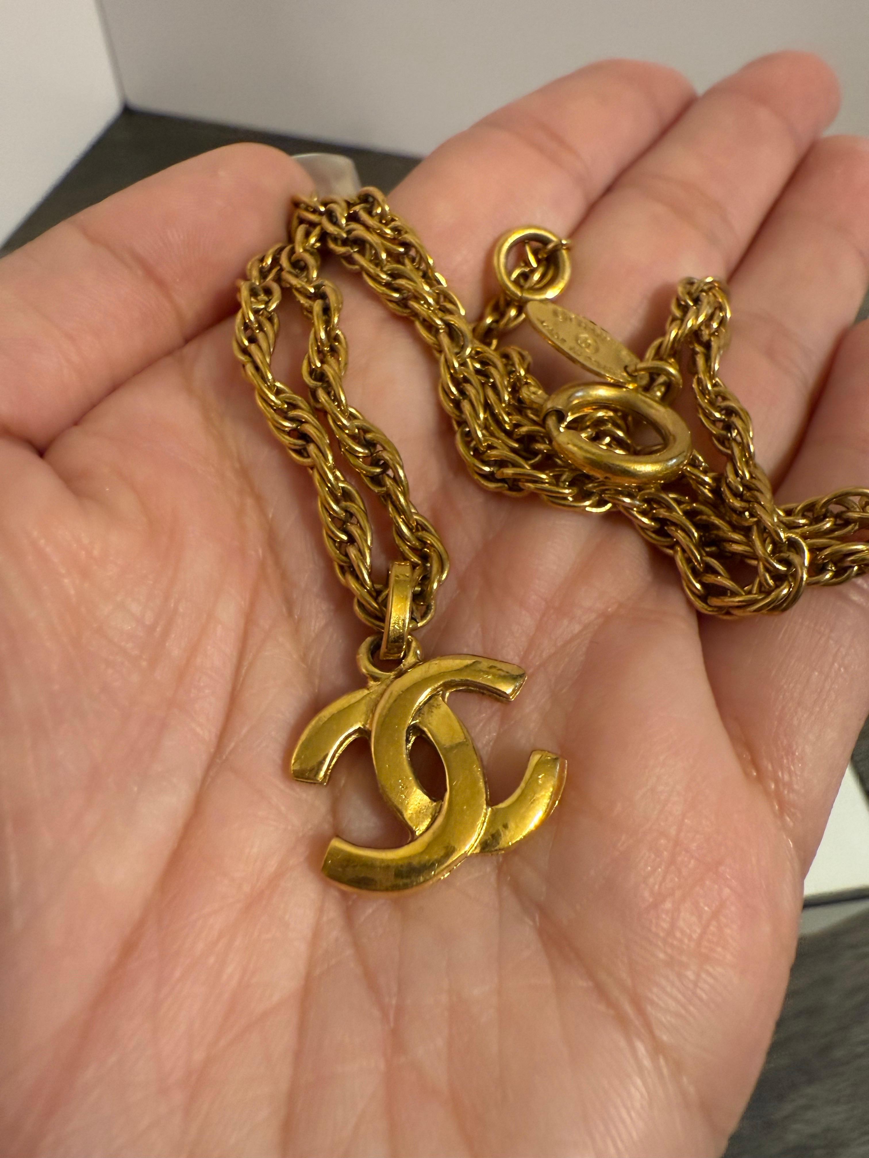 Collana con ciondolo CC in oro vintage di Chanel, anni 1990-2000 in vendita 6
