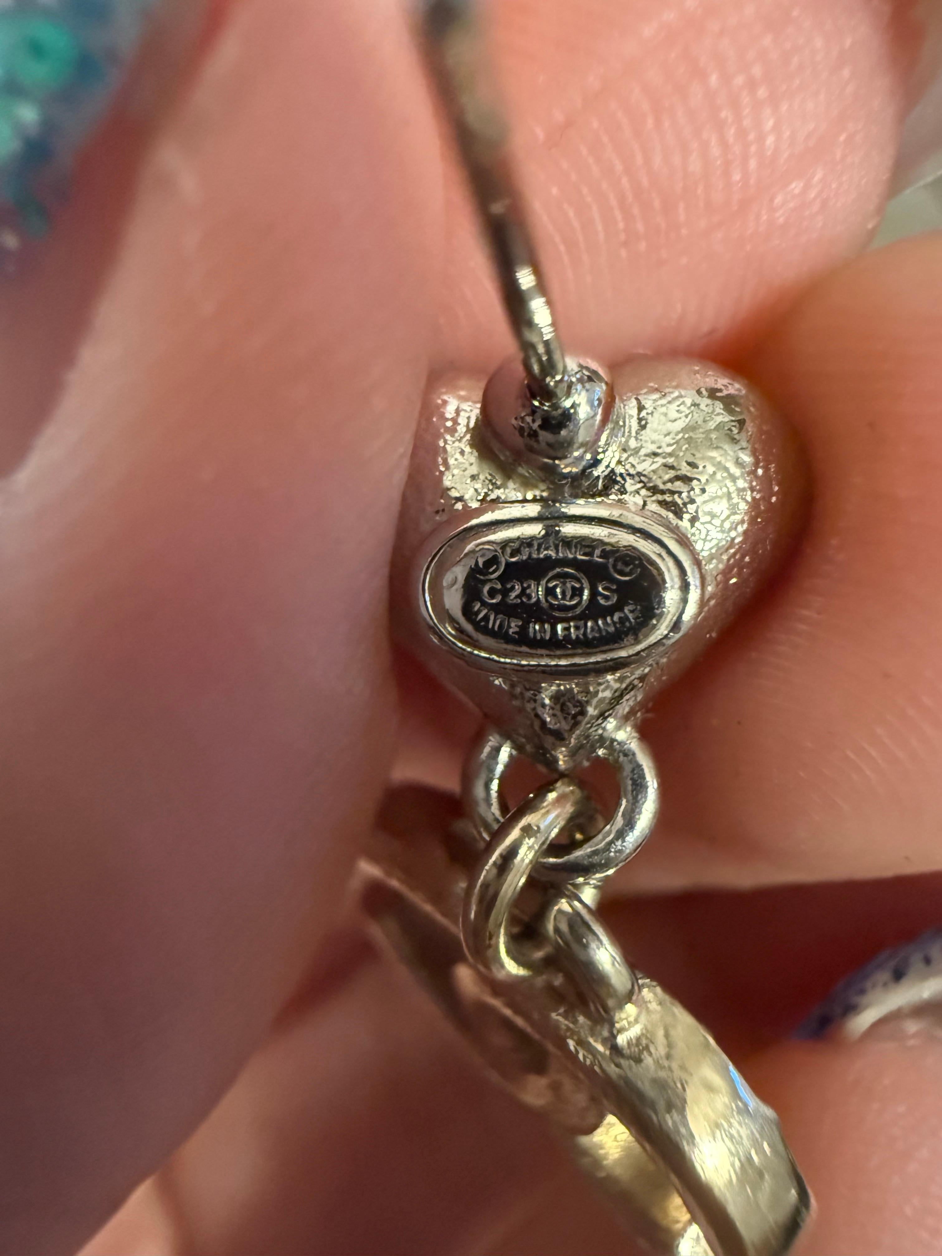 da uomo o donna A. Silver, orecchini pendenti con logo CC e cuore in cristallo di Chanel in vendita
