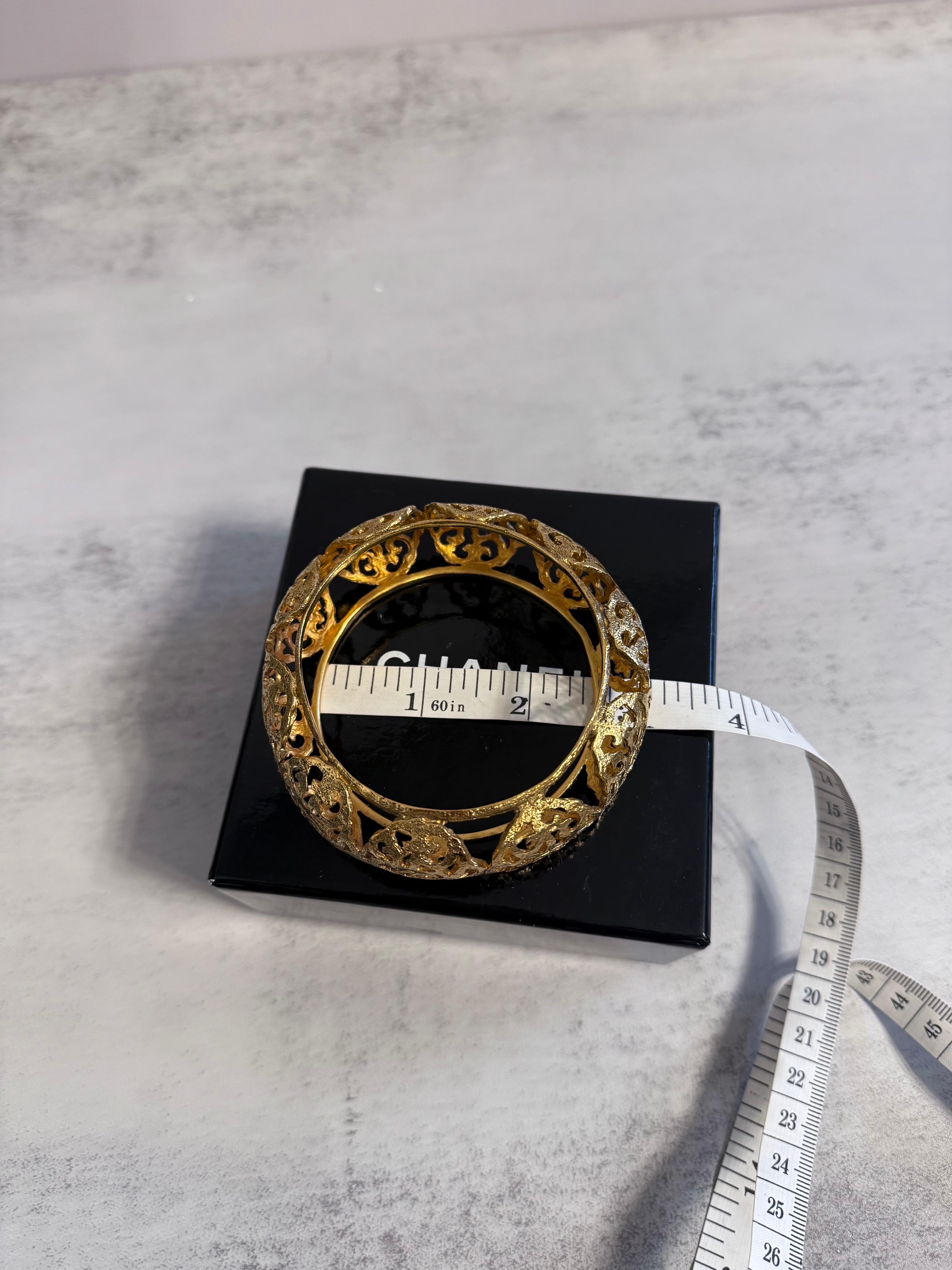 Bracciale Chanel Eleg Elegance in oro CC Filigrana Bangle in vendita 2