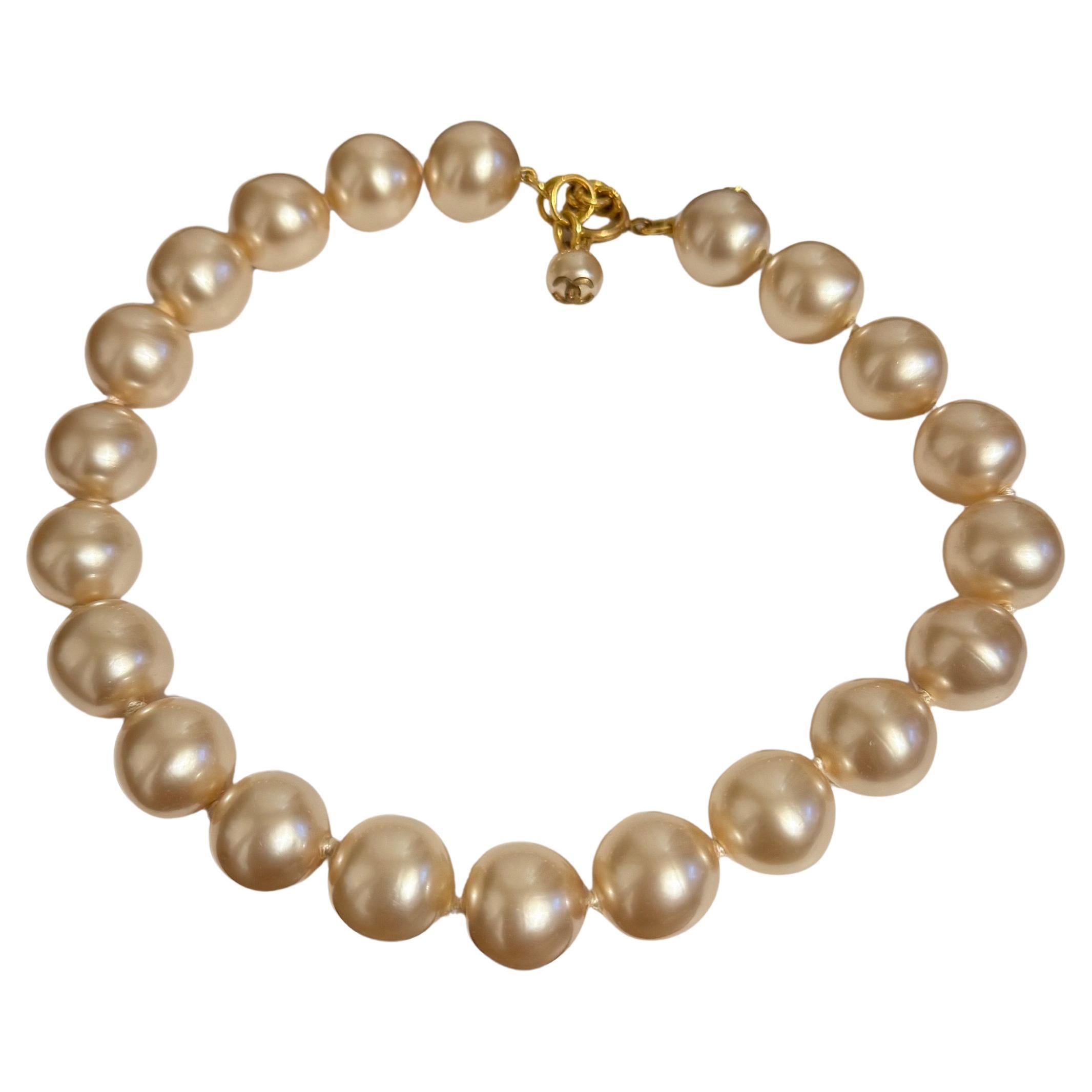 Chanel Beautiful Vintage Faux Pearl Collar Necklace
