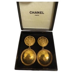 CHANEL Vintage Gold Lion "CHANEL" Motif Circle Dangle Clip On Earrings