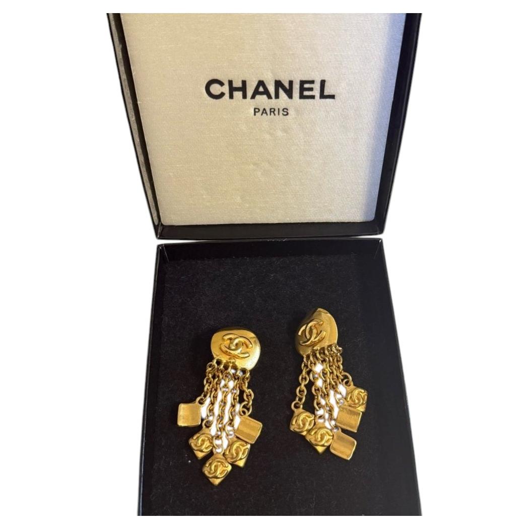 CHANEL Vintage Gold CC Logos Chain Dangle Clip On Earrings For Sale