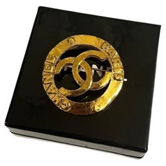 CHANEL‎ Vintage Gold CC Logo Paris Brooch