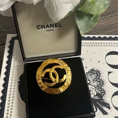 CHANEL‎ Vintage Gold CC Logo Paris Brooch