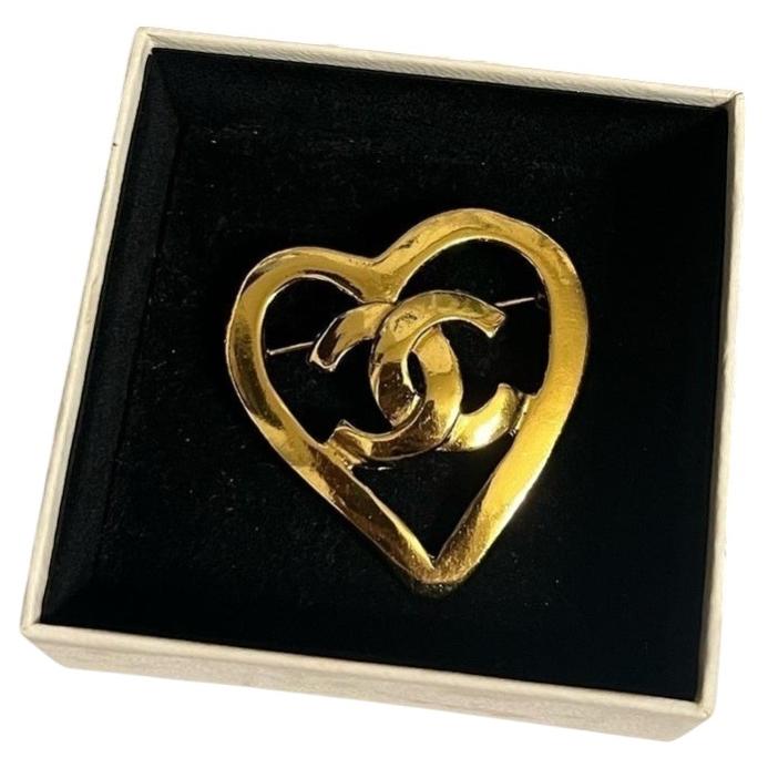 CHANEL Vintage Gold CC Logo Heart Brooch