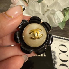 CHANEL‎ Vintage Gold CC Faux Pearl Flower Brooch