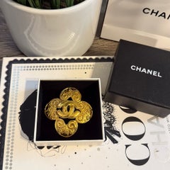 CHANEL Vintage Gold CC Textured Clover Brooch