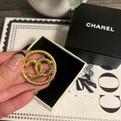 CHANEL Vintage Gold Circle CC Brooch