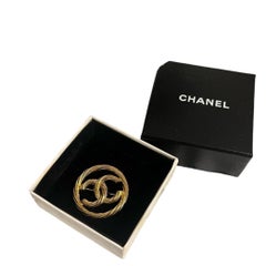 CHANEL Vintage Gold Circle CC Brooch