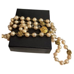 CHANEL Vintage Gold CC Logo‎ Faux Pearl Station Necklace