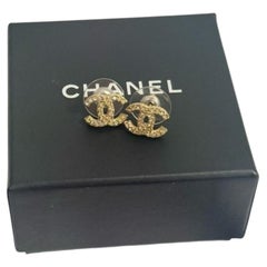 Pendientes de botón CHANEL Mini Gold CC Crystal