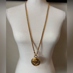 Vintage CHANEL Gold CC Paris Medallion Mirror Pendant Chain Necklace