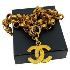 CHANEL Vintage Gold CC Chain Link Pendant Necklace