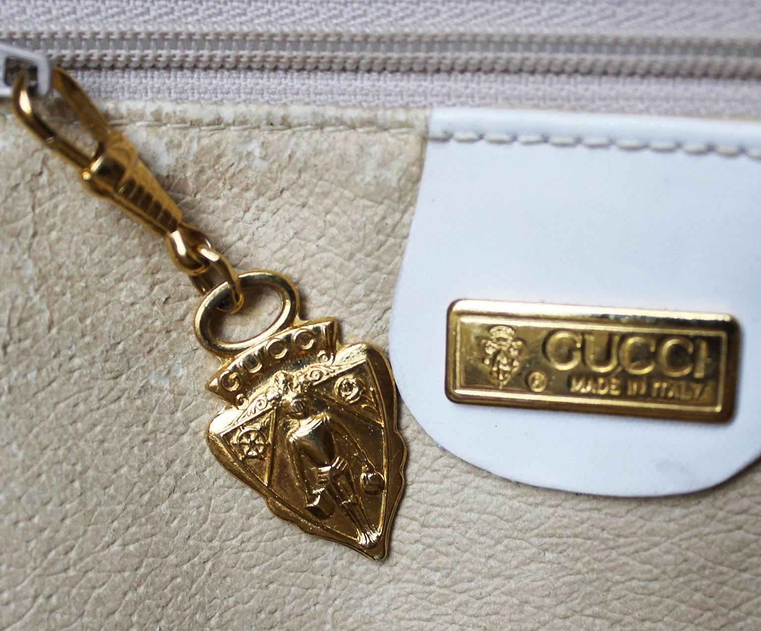 1980s Gucci White Leather Logo Embossed Crossbody Bag 3
