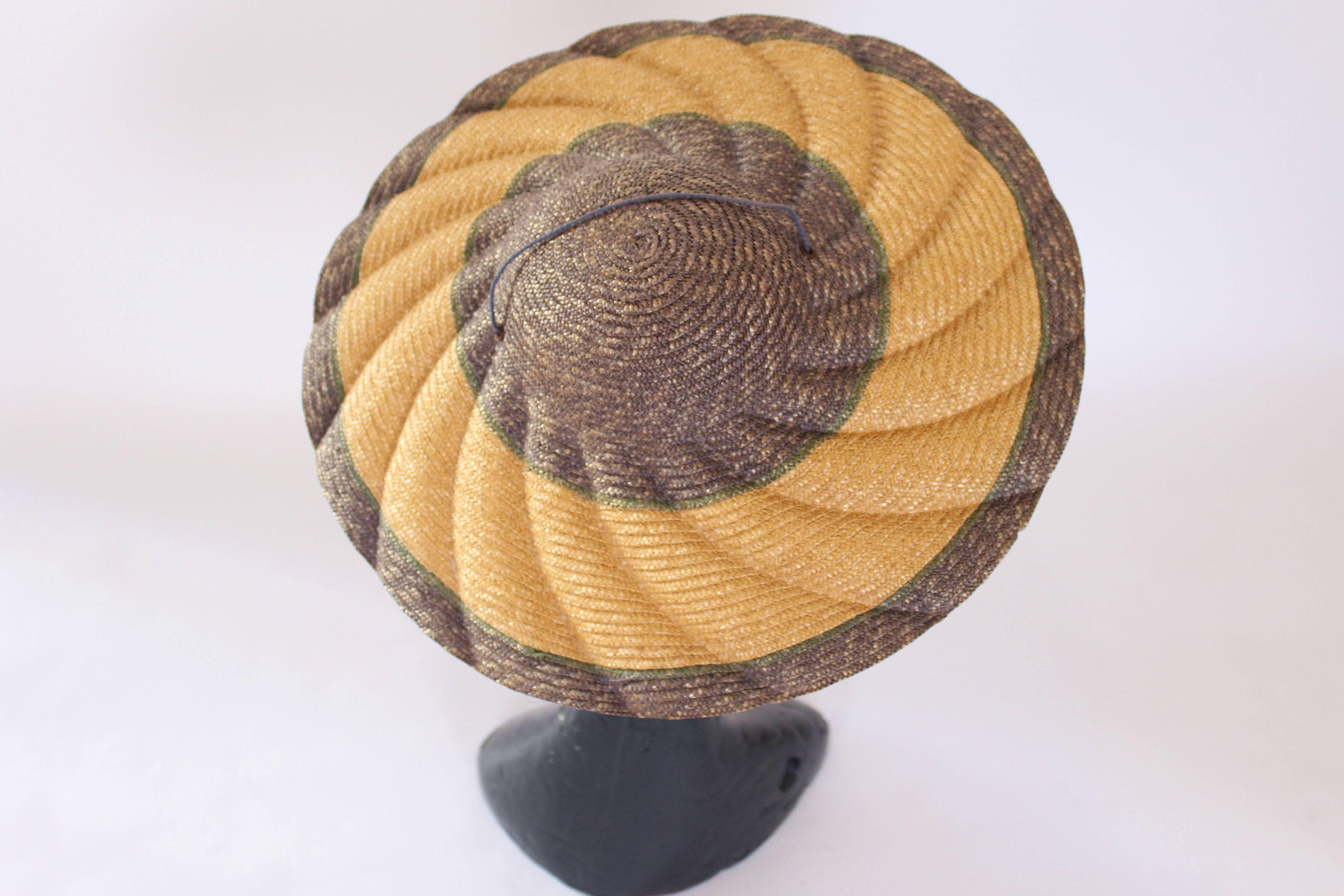 1950s Straw, Wave Detail Purple & Cream Saucer Hat In Excellent Condition In London, GB