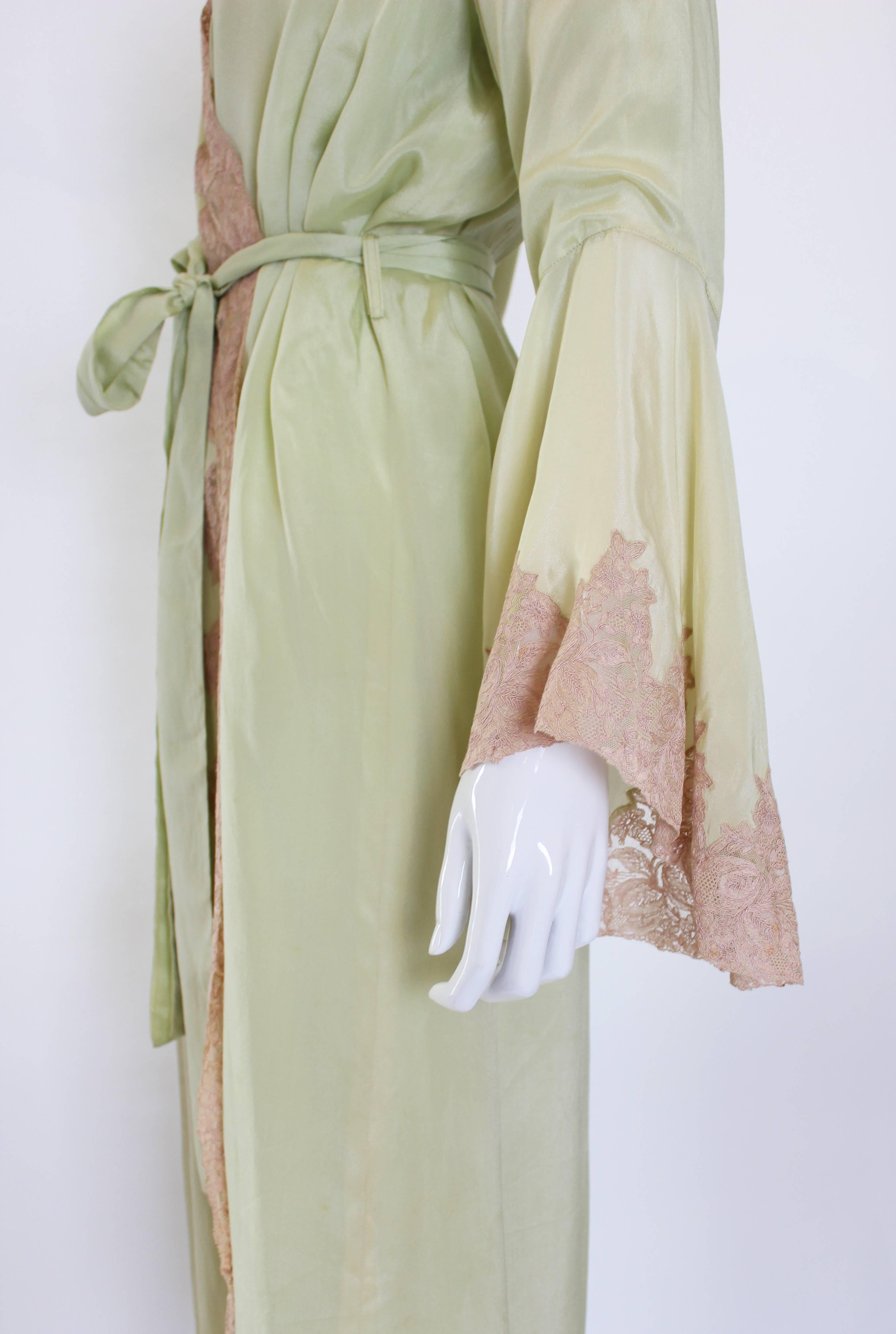 1950s Fine Silk Dressing Gown In Excellent Condition In London, GB