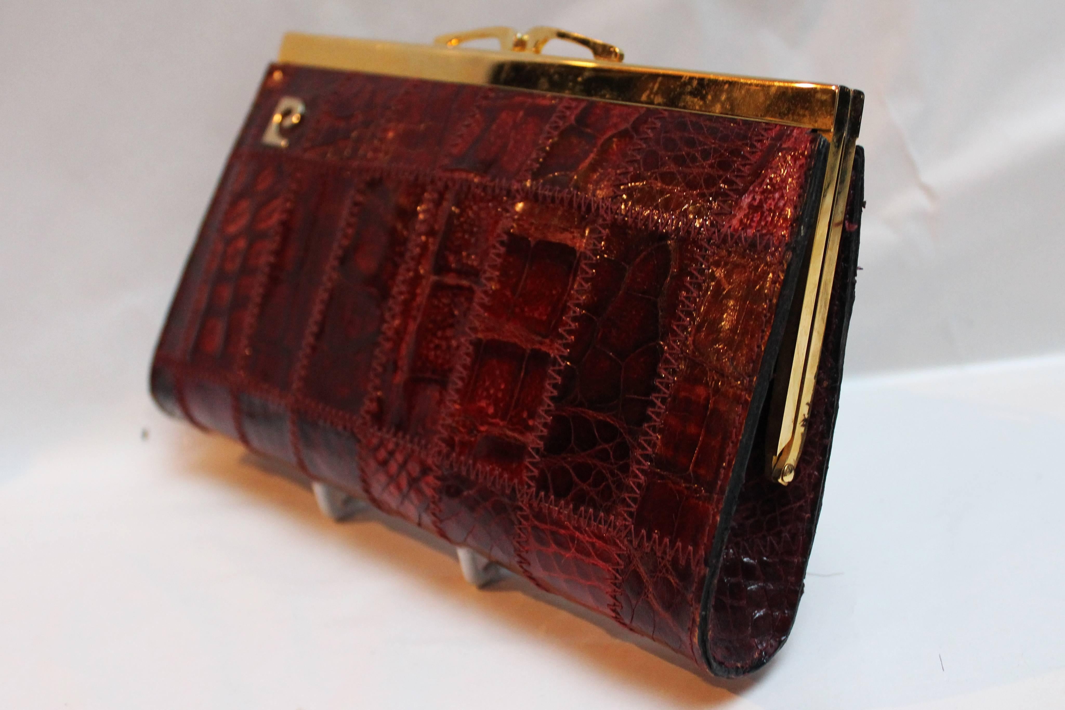 Burgunderrote Krokodil-Tasche von Pierre Cardin (Braun)