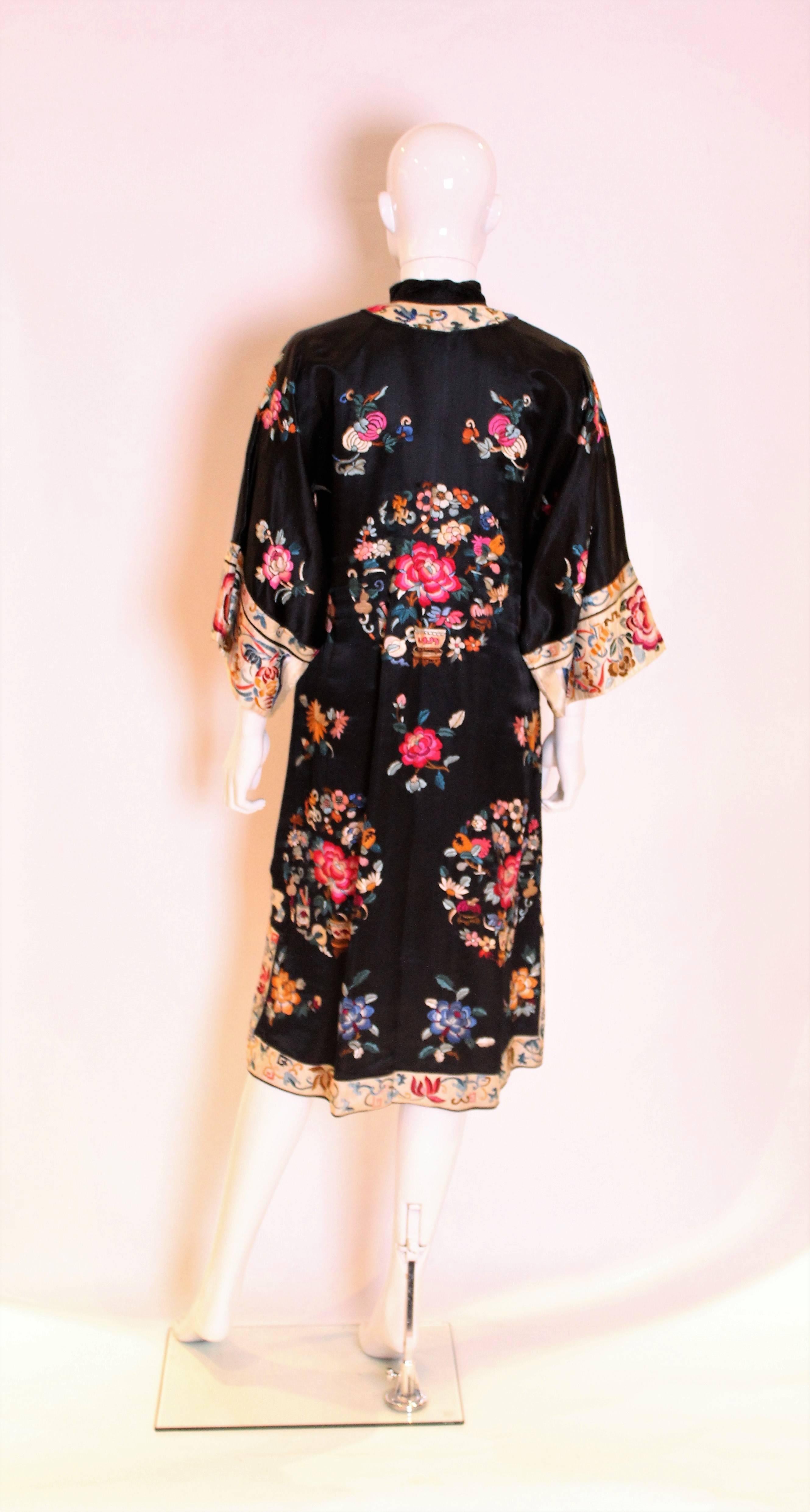 1940s Silk Embroidered Chinease Coat In Good Condition In London, GB