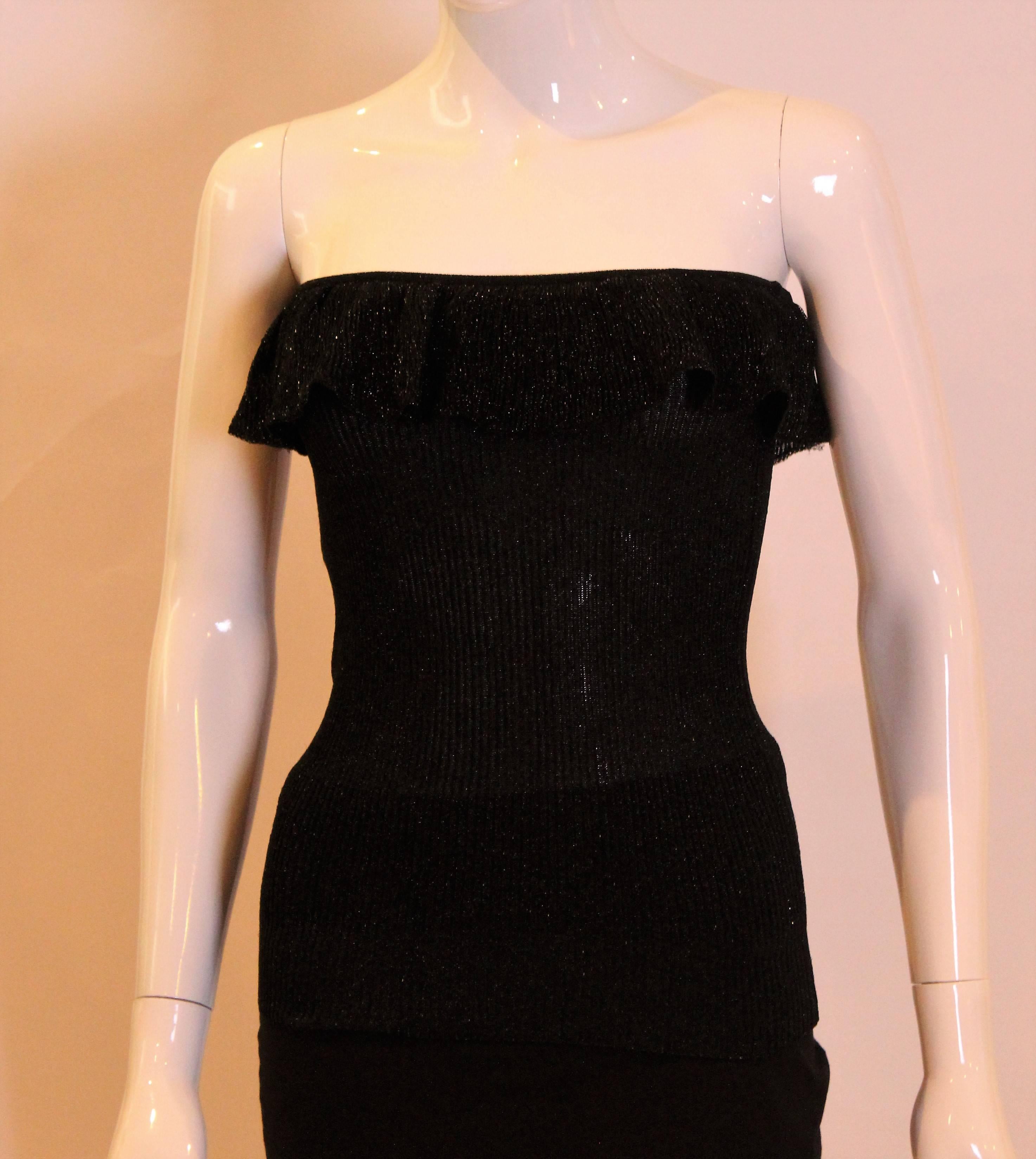 A sexy easy to wear top  by Yves Saint Laurent. In a knitted fabric, this top has a  5'' frill at the top and is ribbed in the body.
