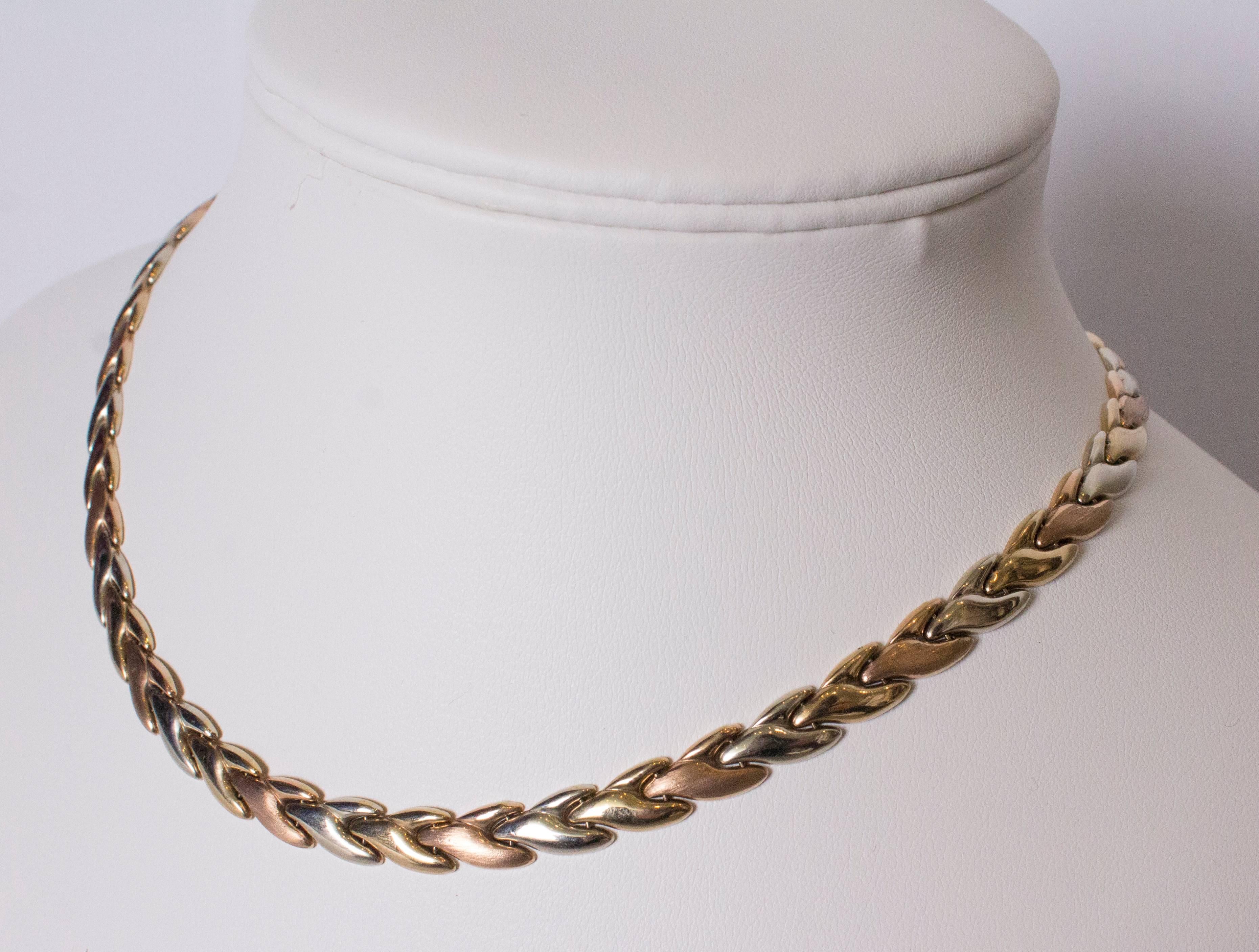A pretty rose gold necklace, measuring 15 1/2'' in lenght and 3/8'' in height.