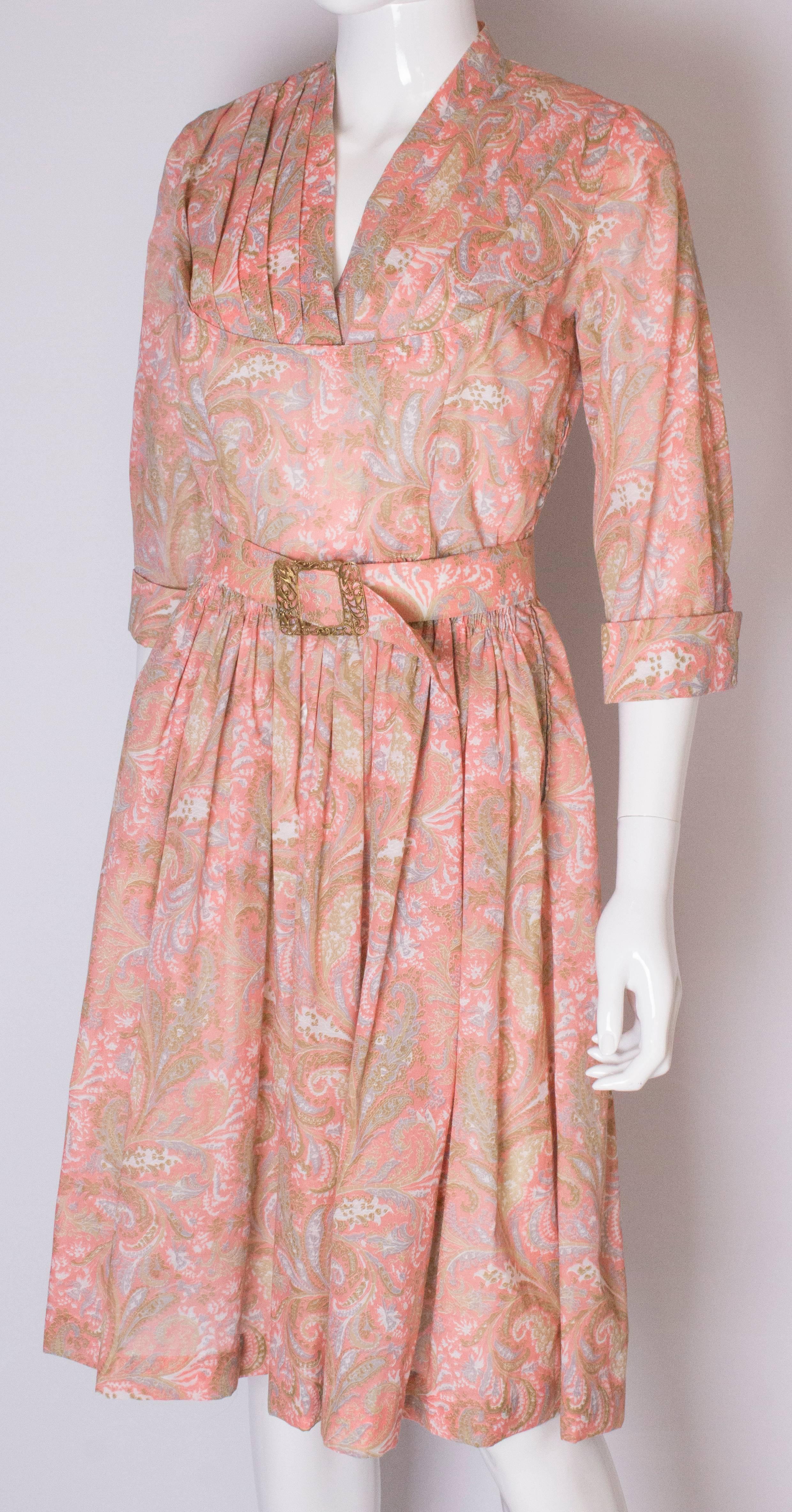 A vintage 1950s Pretty printed cotton day Dress with matching Decorative Belt In Good Condition In London, GB