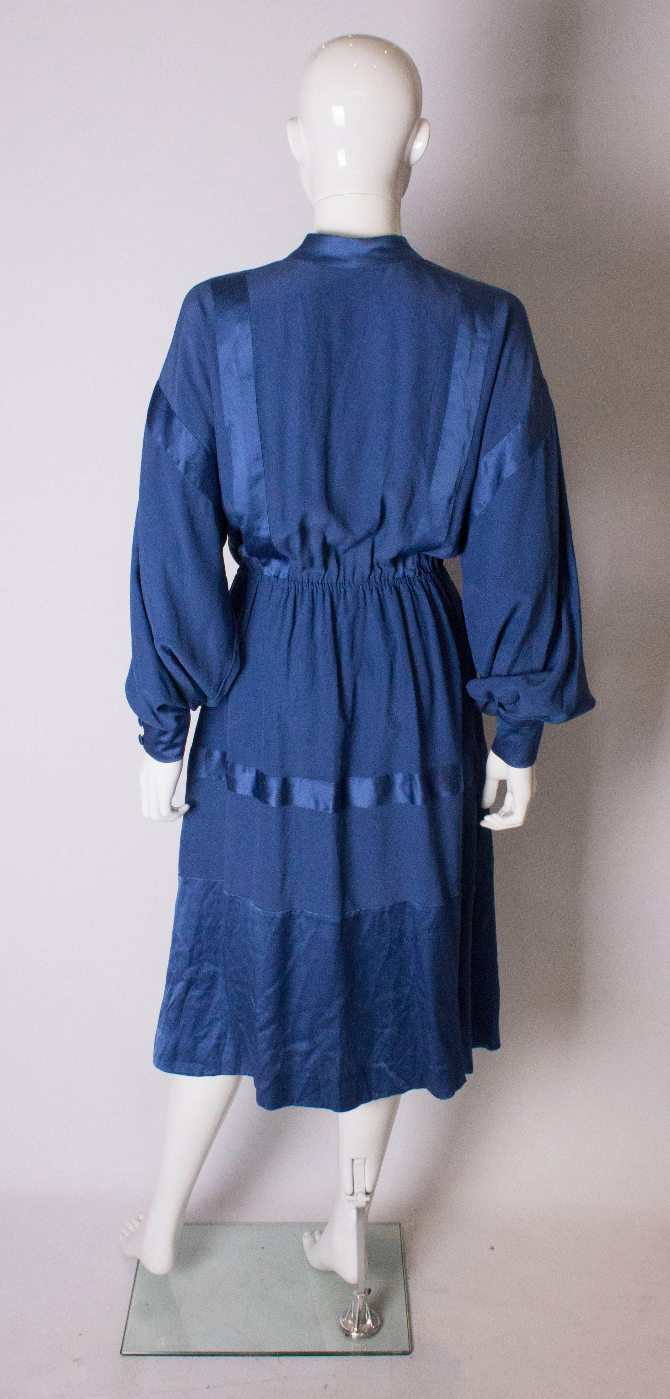 A Vintage 1970s  blue Silk Dress by Stefano Ricci for Herbie Frogg In Good Condition For Sale In London, GB
