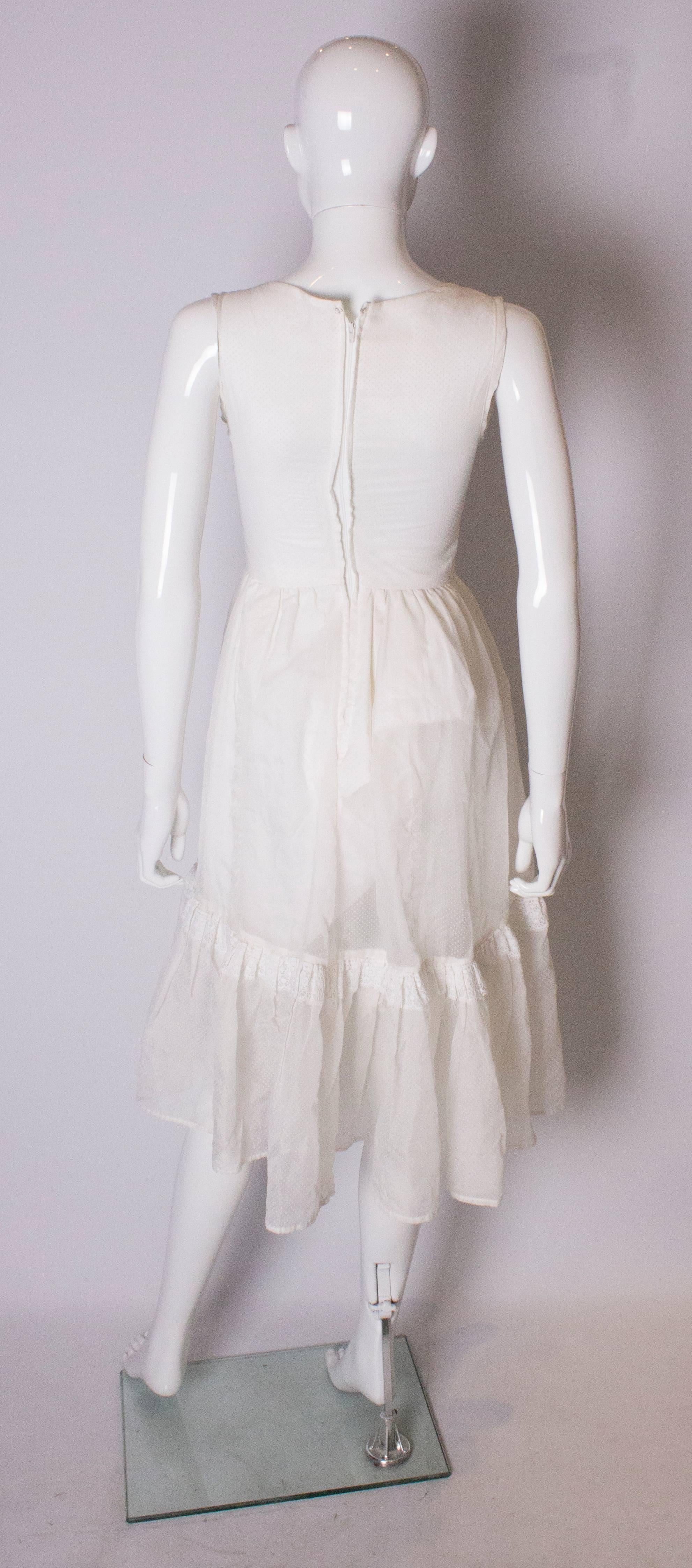 A vintage 1950s White Spotted and Lace summer Dress In Good Condition For Sale In London, GB