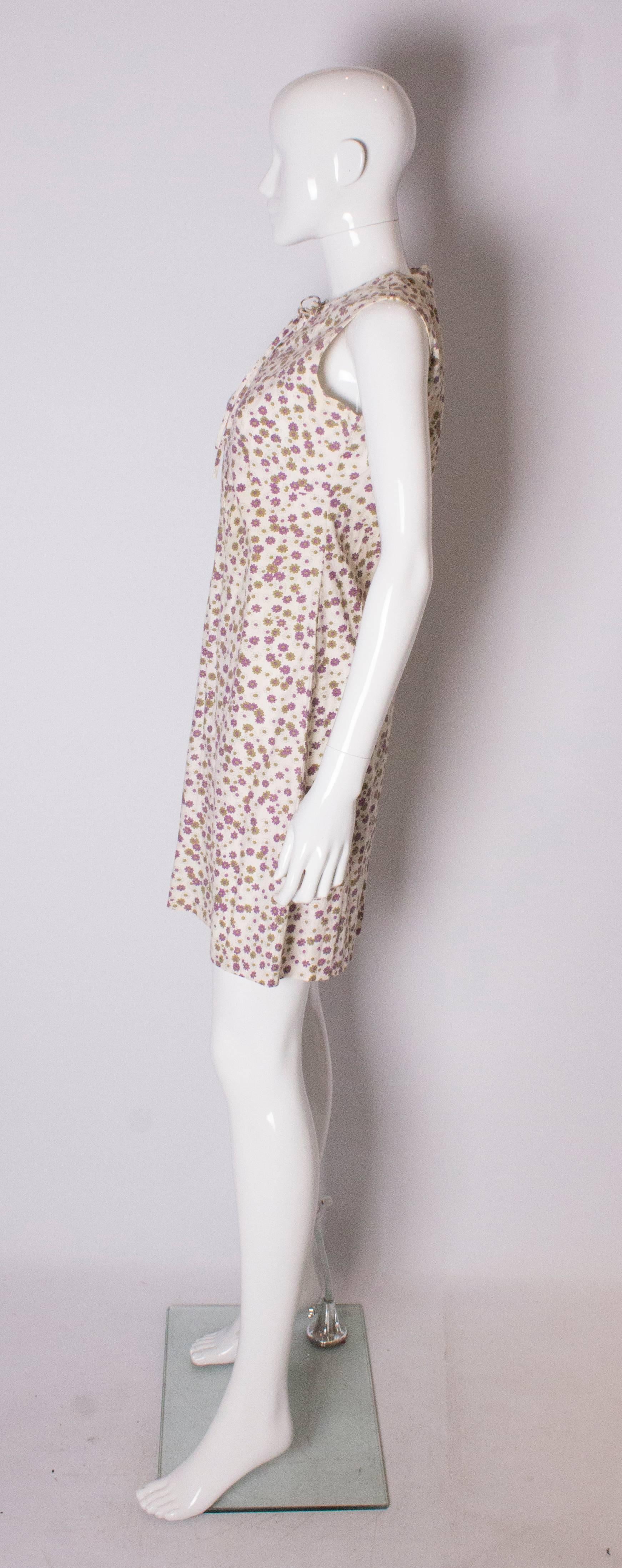 Gray A Vintage 1960s floral print cotton day dress by Peter Robinson For Sale