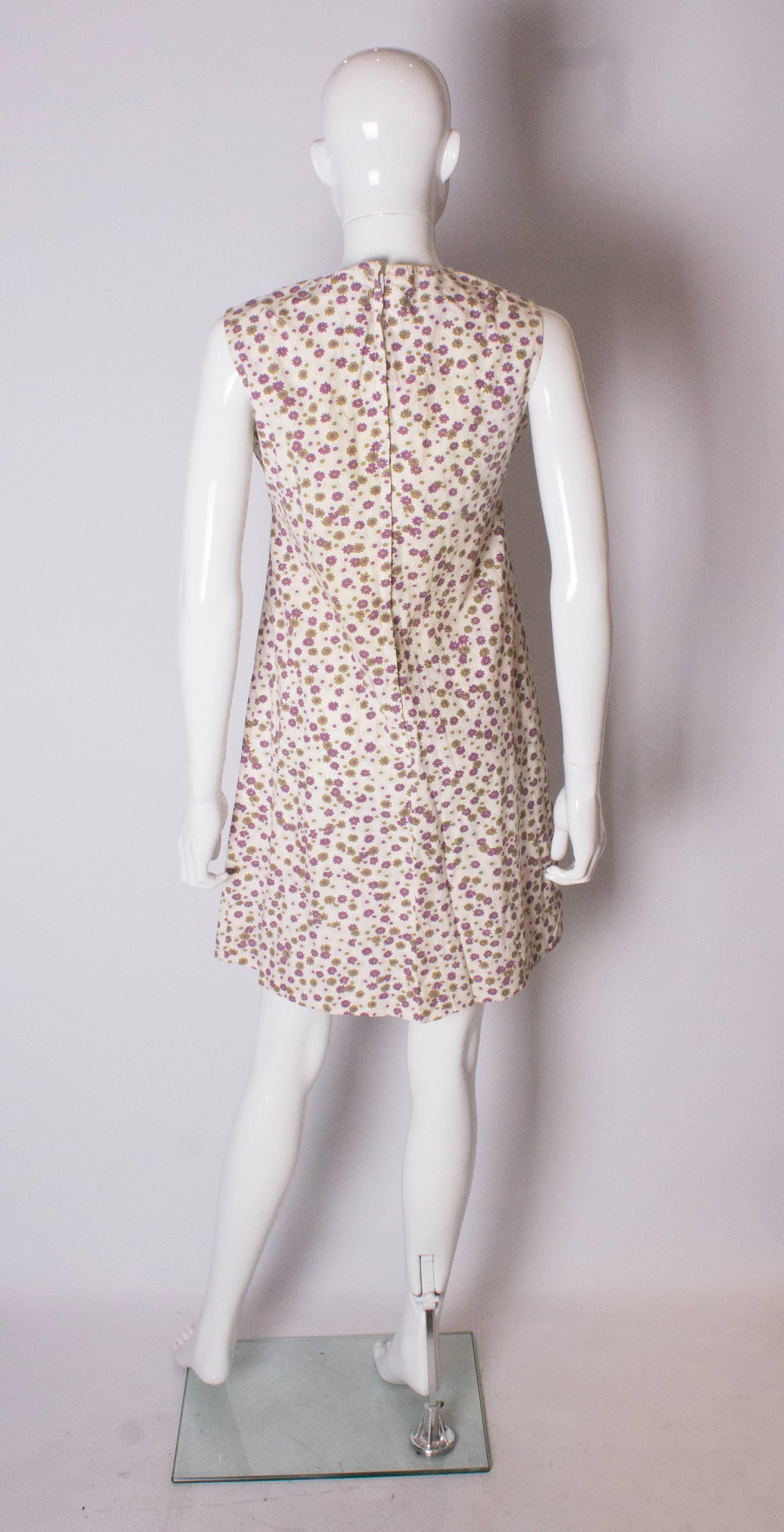 Women's A Vintage 1960s floral print cotton day dress by Peter Robinson For Sale
