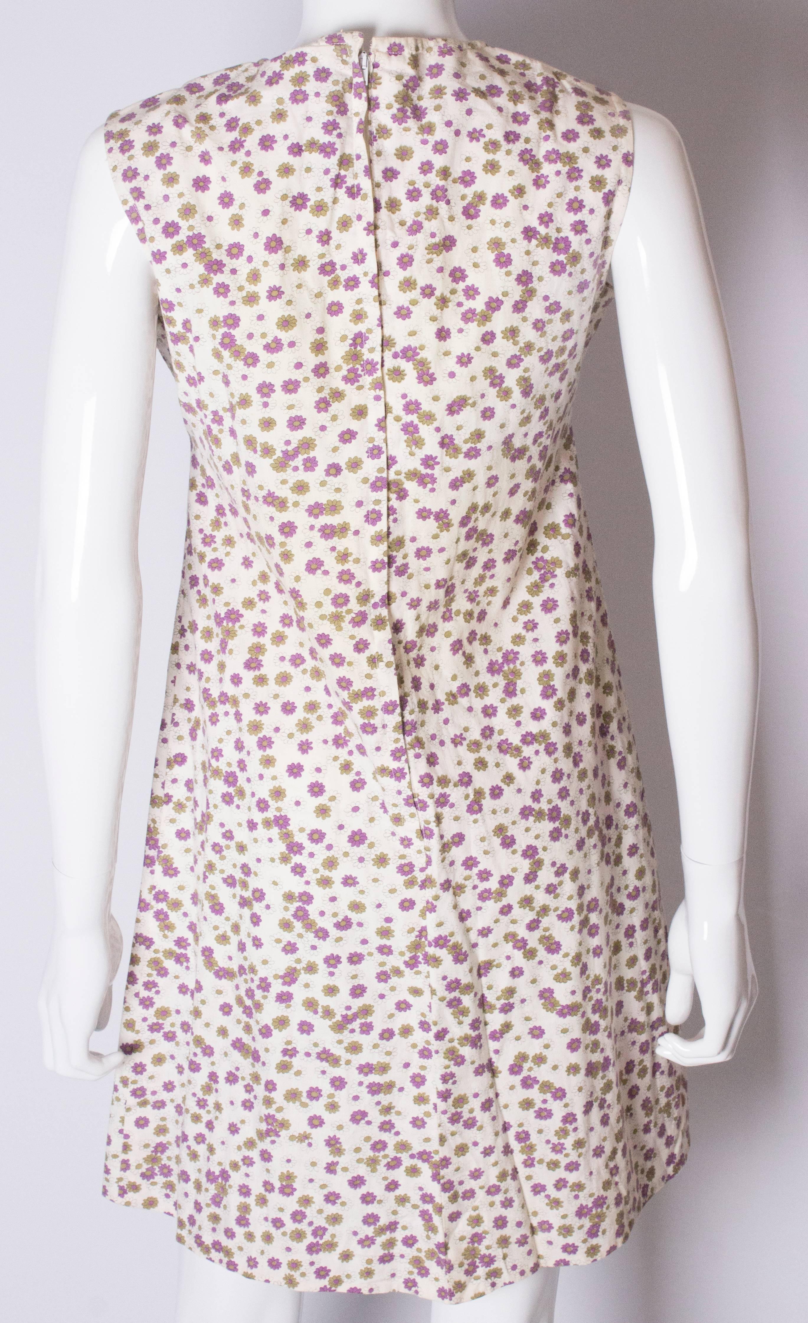 A Vintage 1960s floral print cotton day dress by Peter Robinson For Sale 1